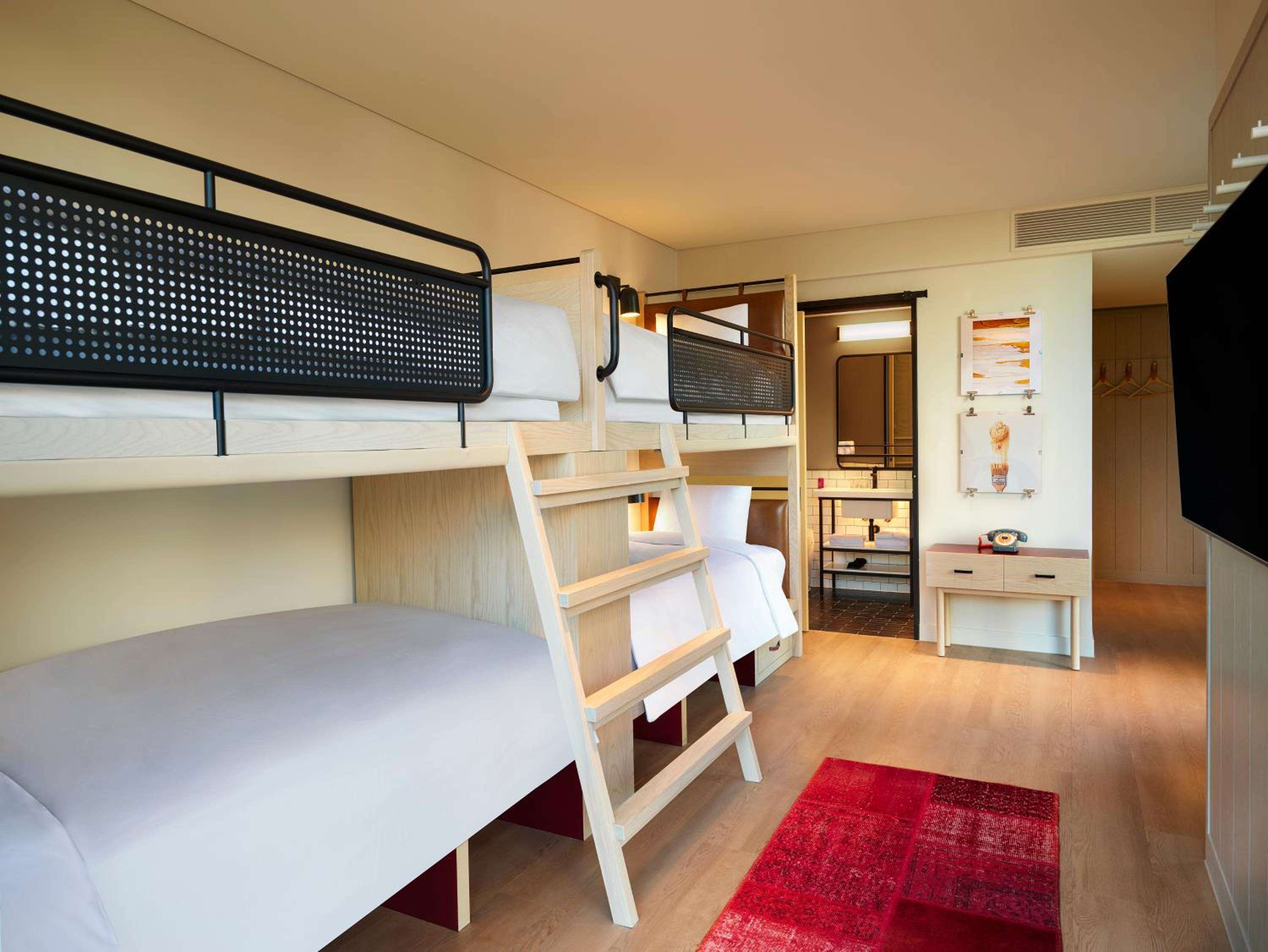 Quadruple Room with City View