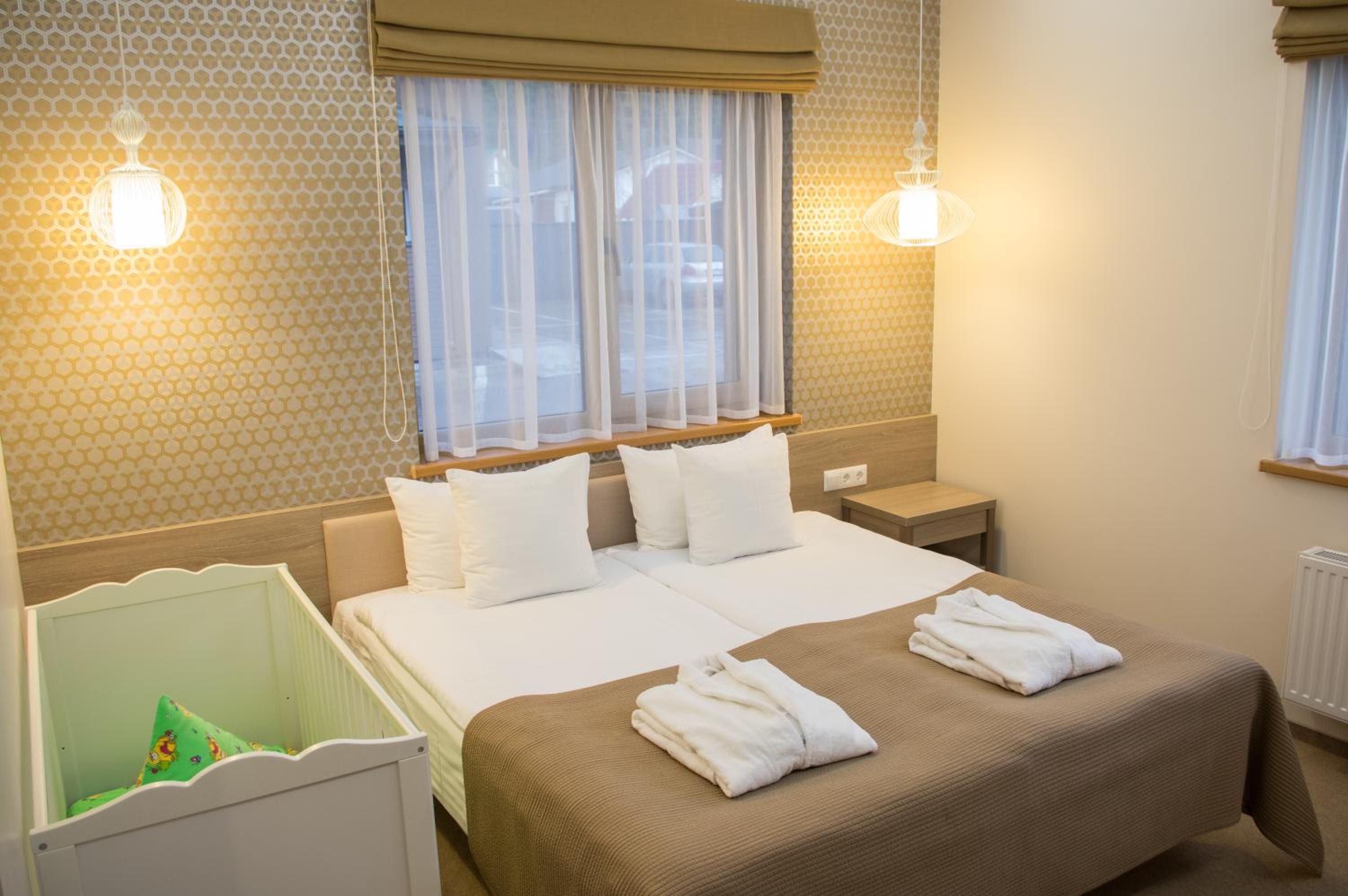 Large Double Room with Spa Access  - Photo 6