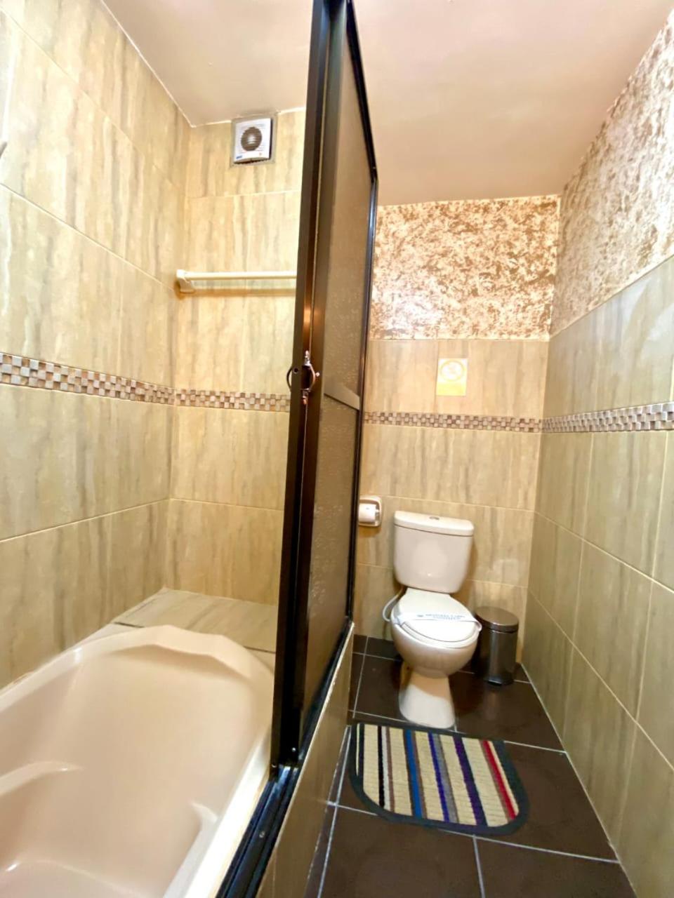 Quadruple Room with Private Bathroom photo 3