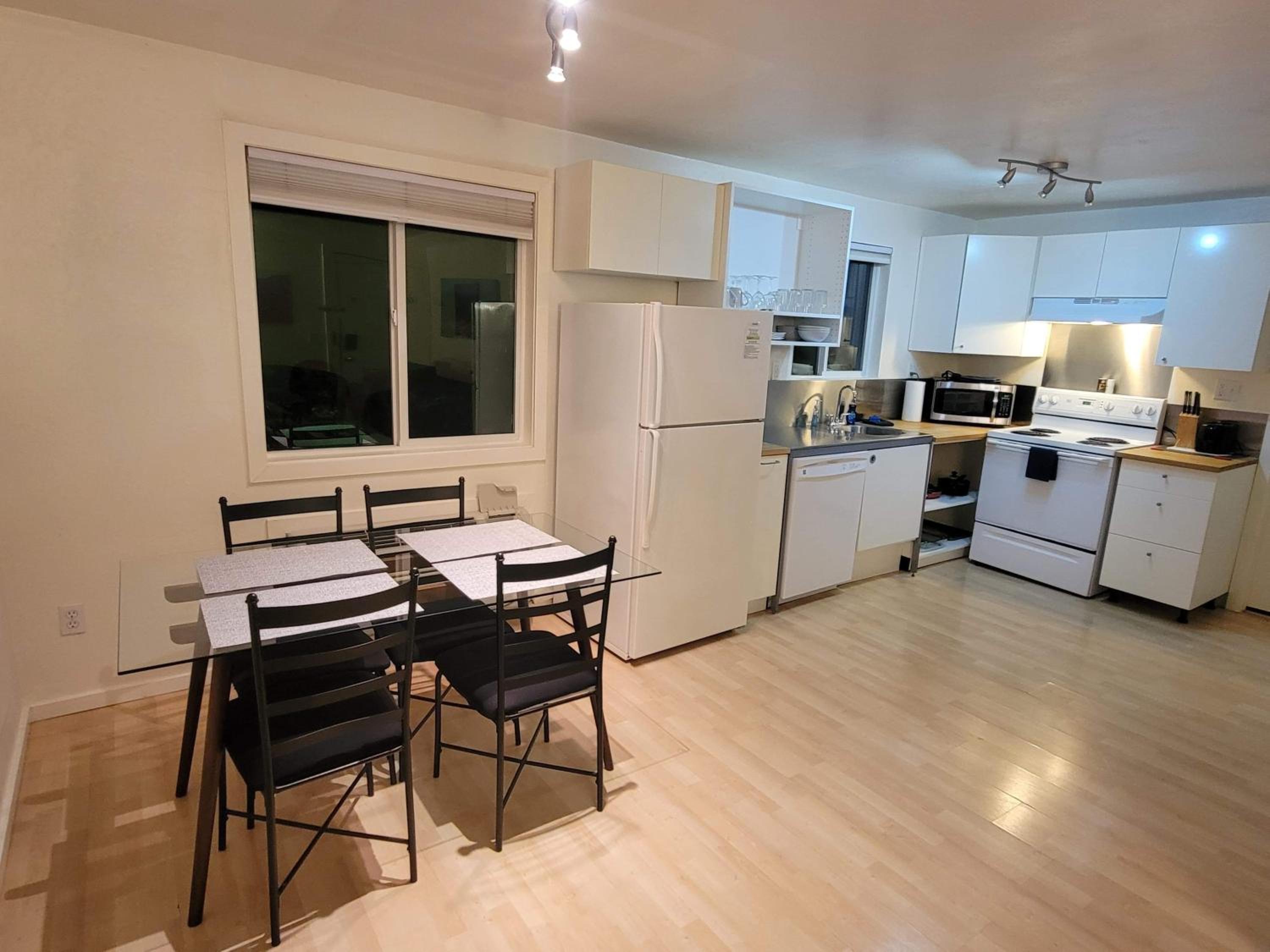 Apartment with Balcony photo 3