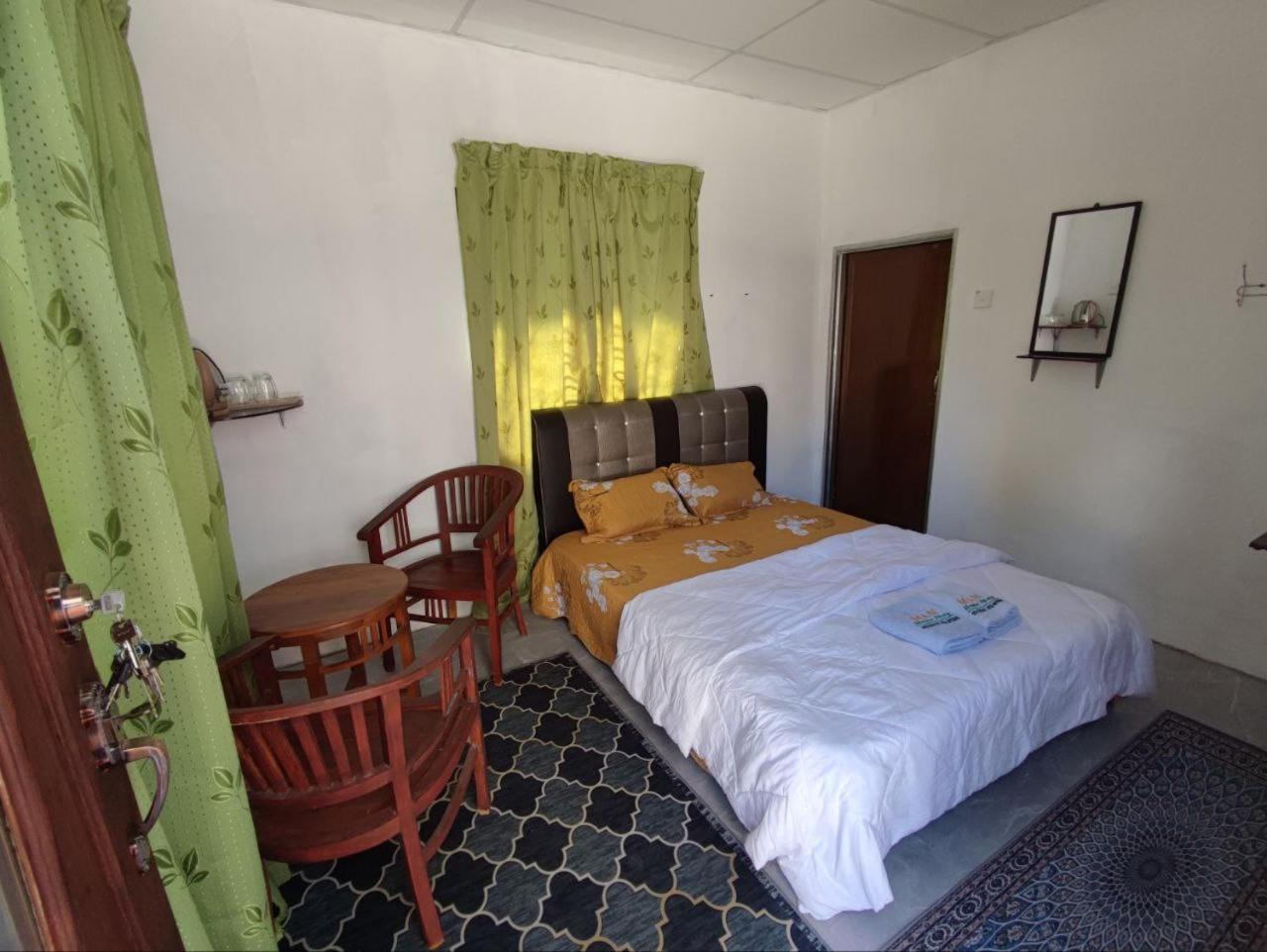 Standard Queen Room photo 2