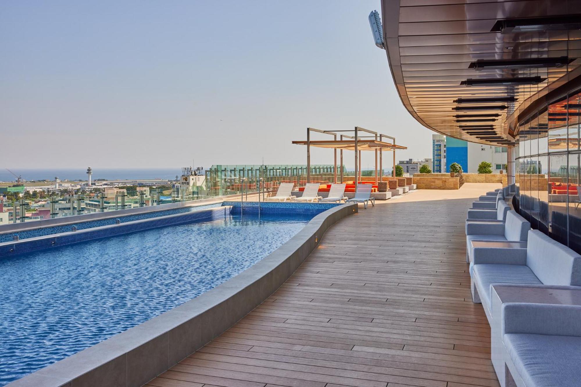 [Outdoor Pool PKG] Deluxe Double Room - Pool Access for 2 (2nd Part) photo 2