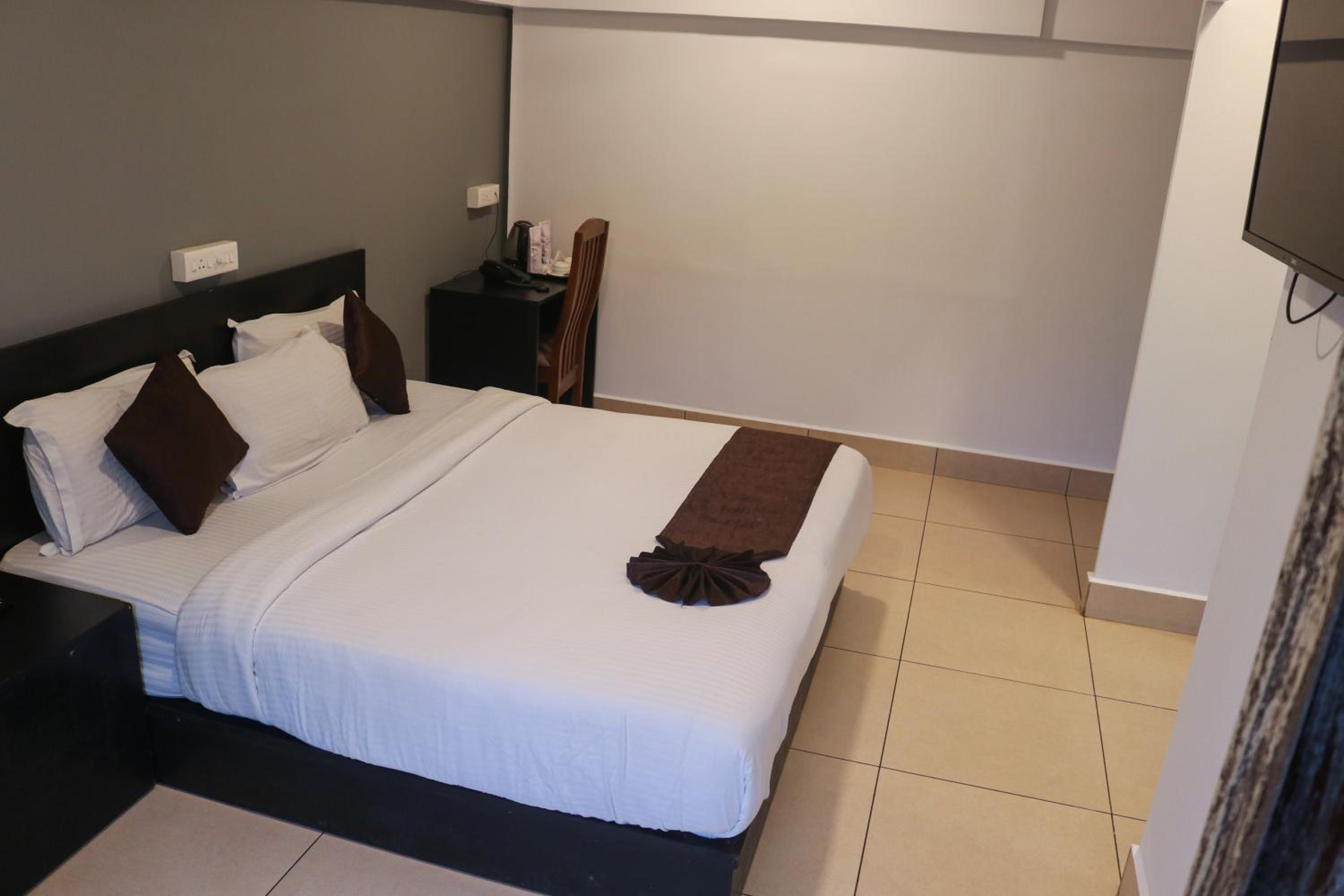 Deluxe Double Room - Photo 15