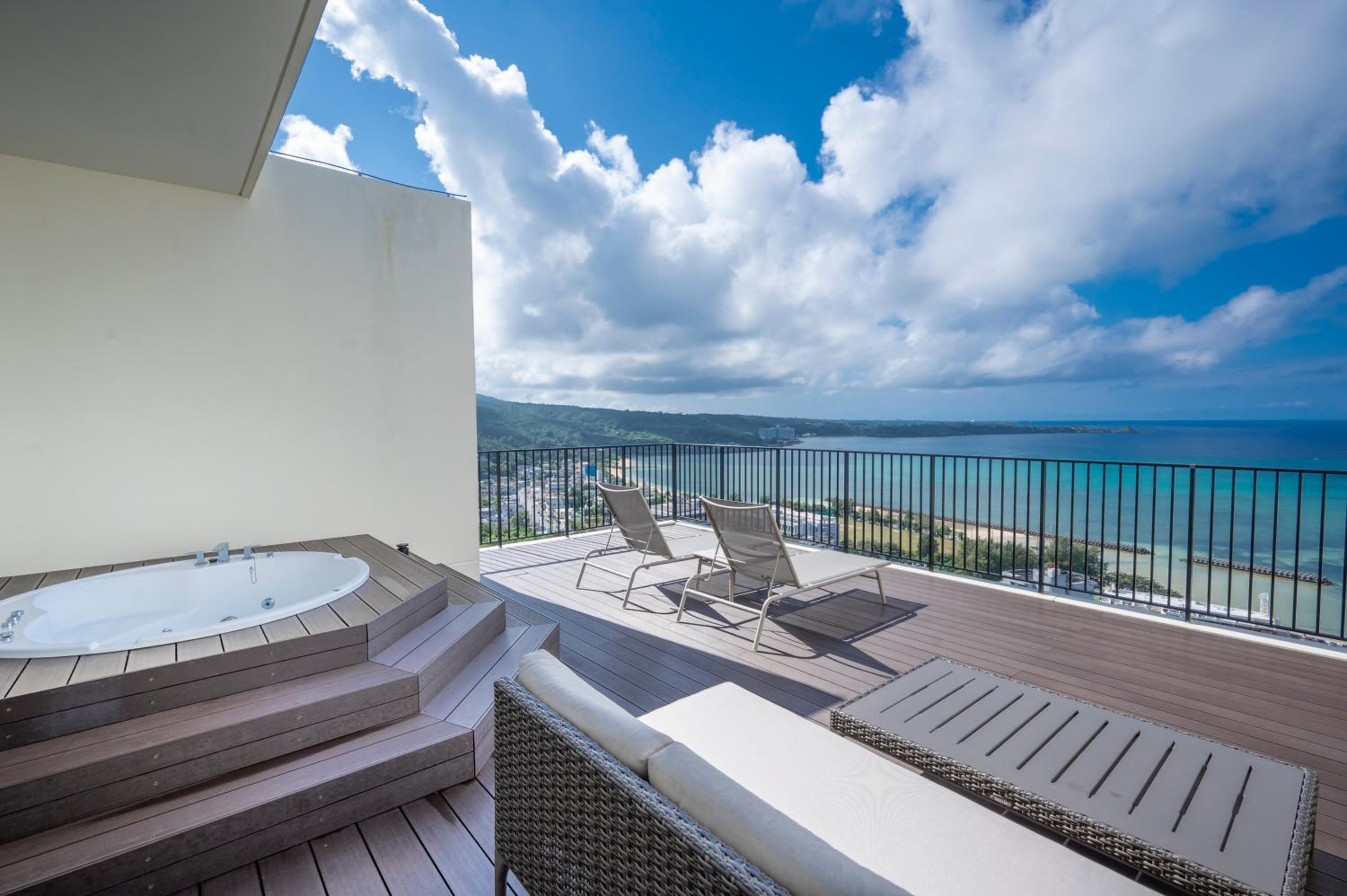 Luxury Suite - Photo 10