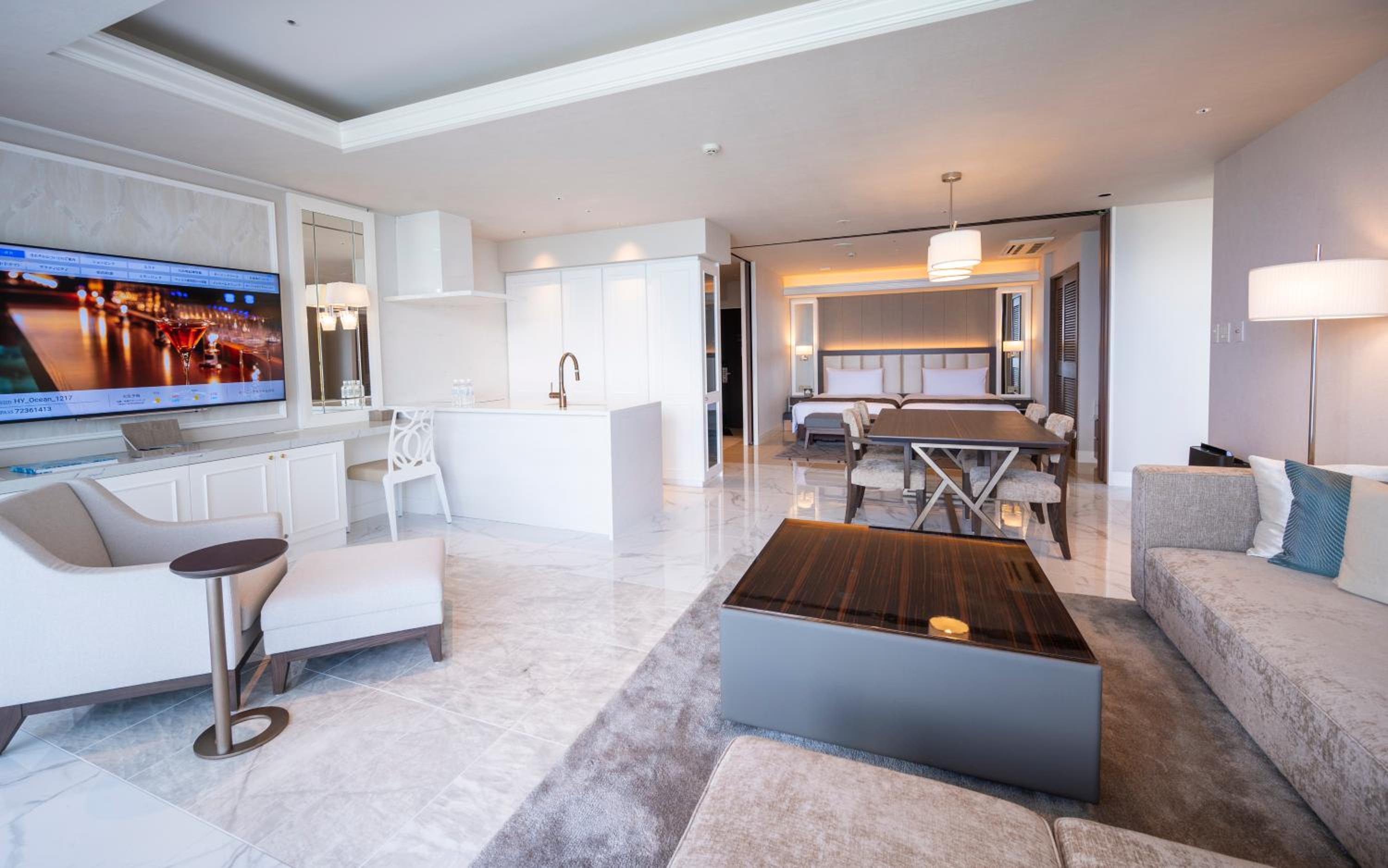 Luxury Suite - Photo 6