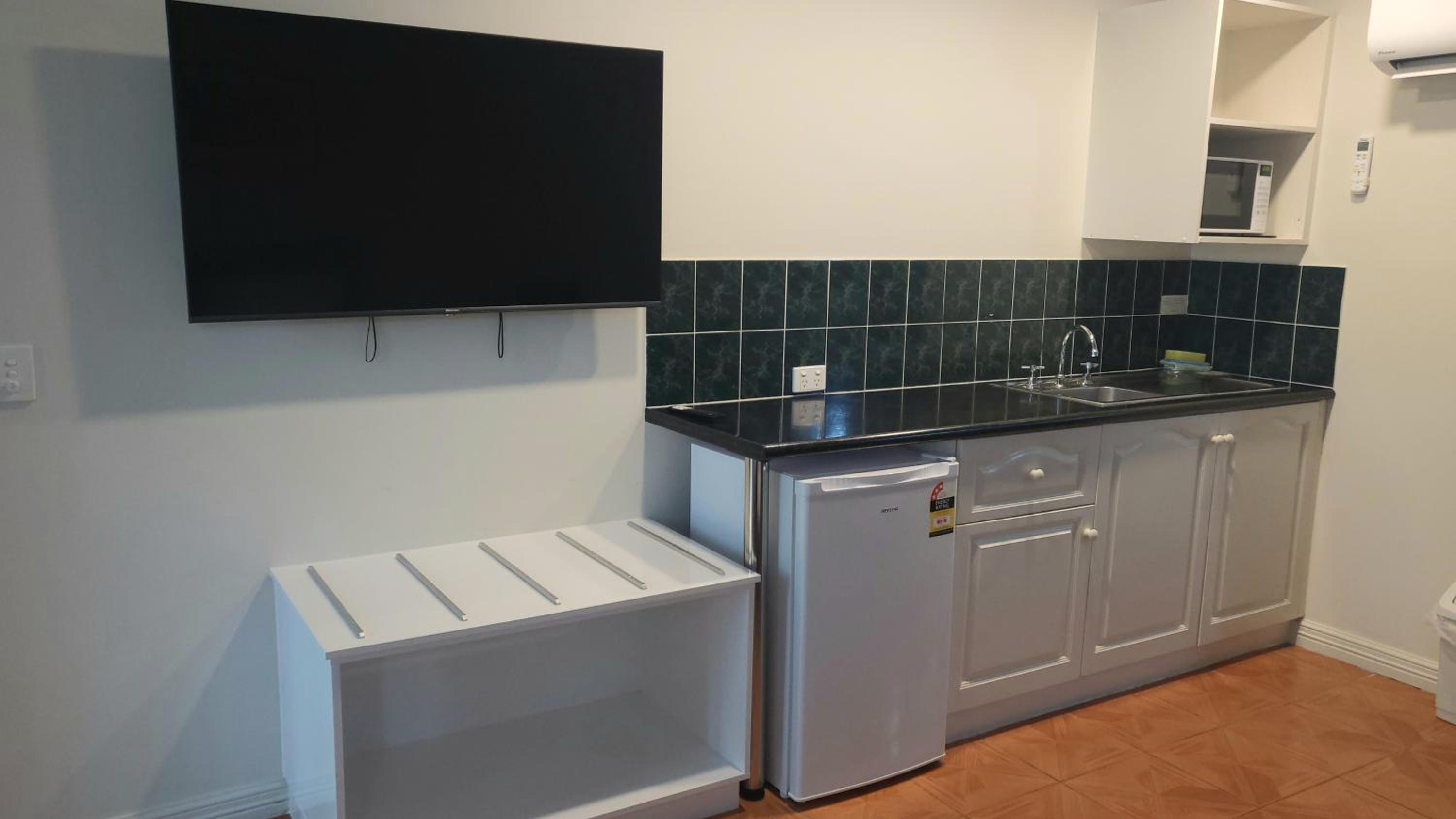 Studio QUAD Room (Kitchenette) - Photo 6