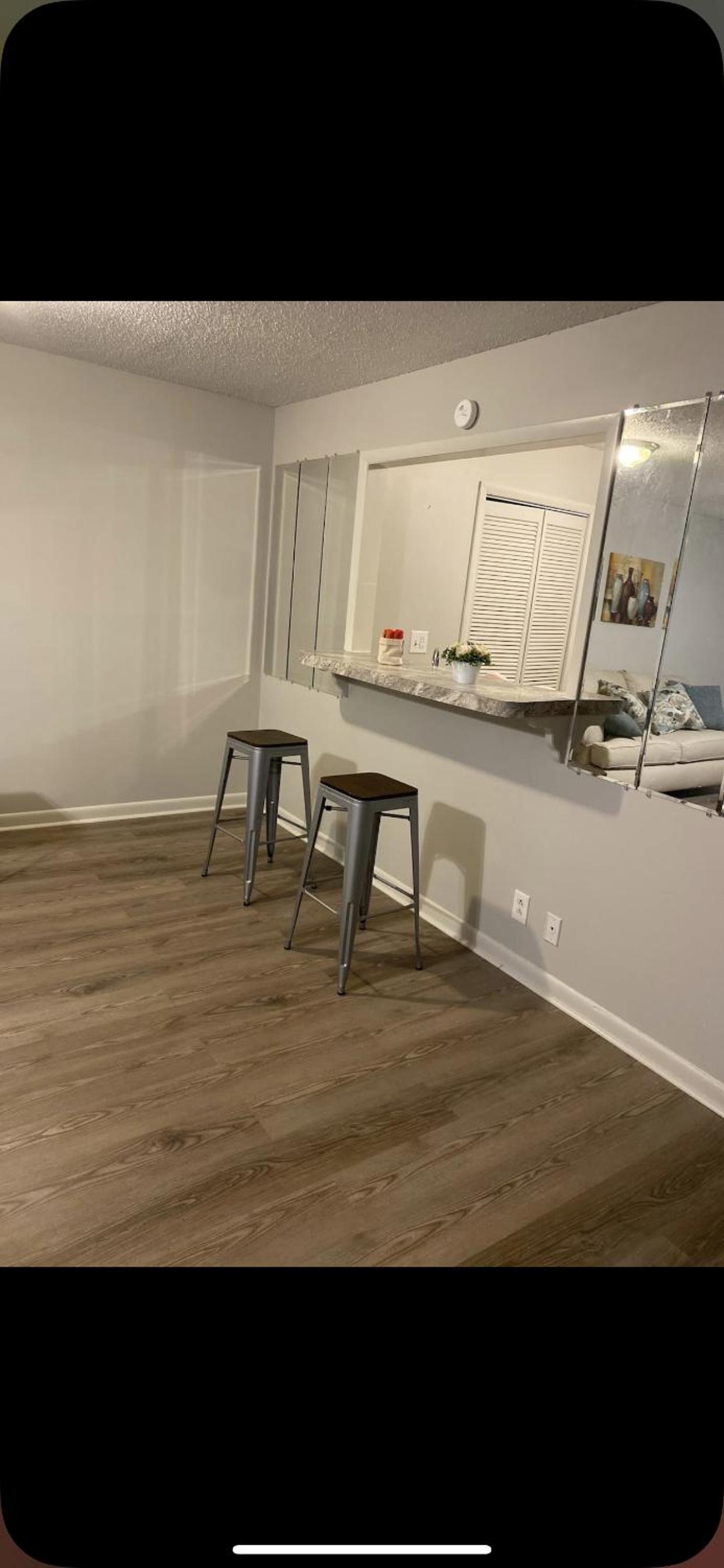 One-Bedroom Apartment photo 3