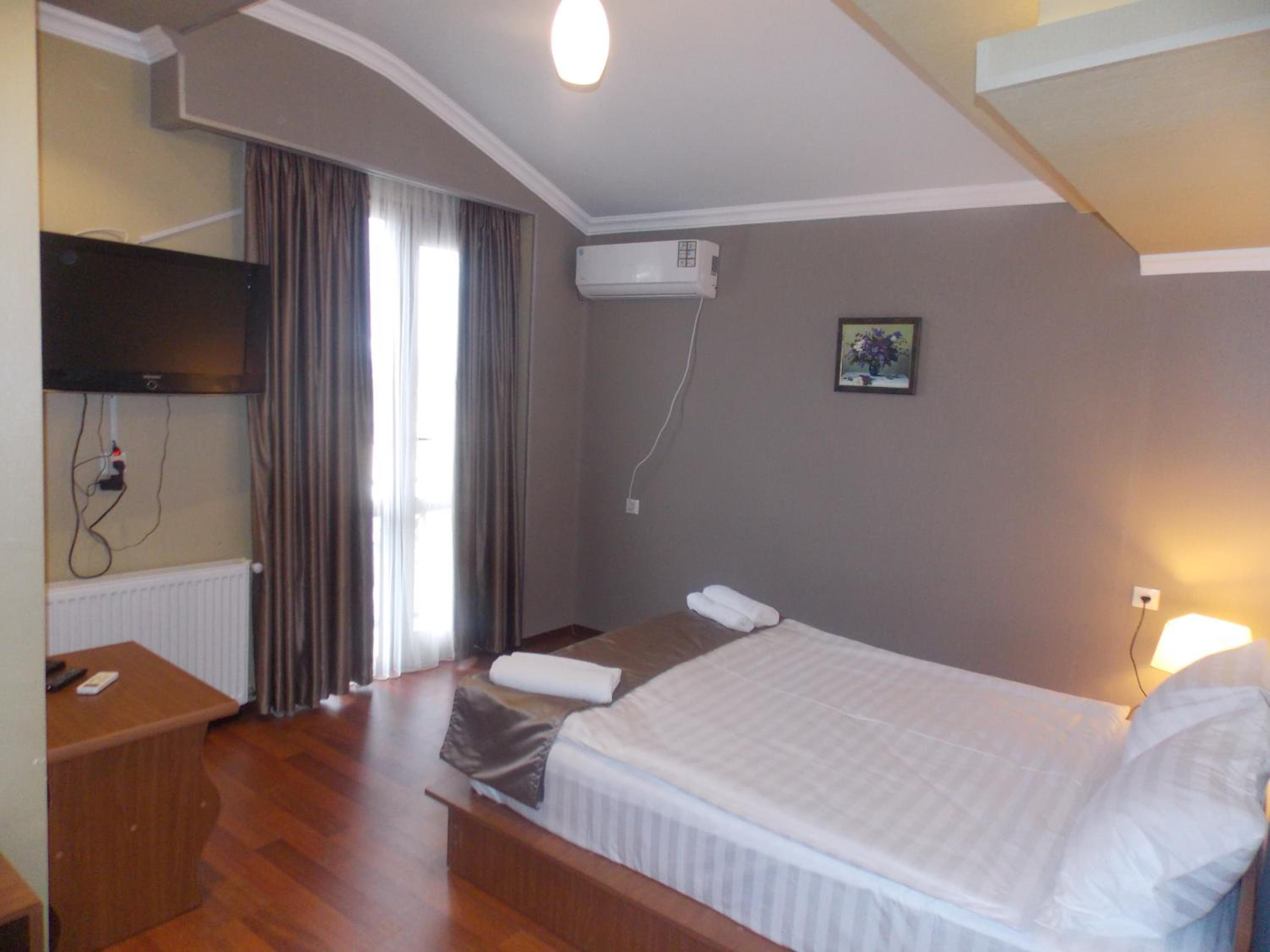 Comfort King Room photo 2