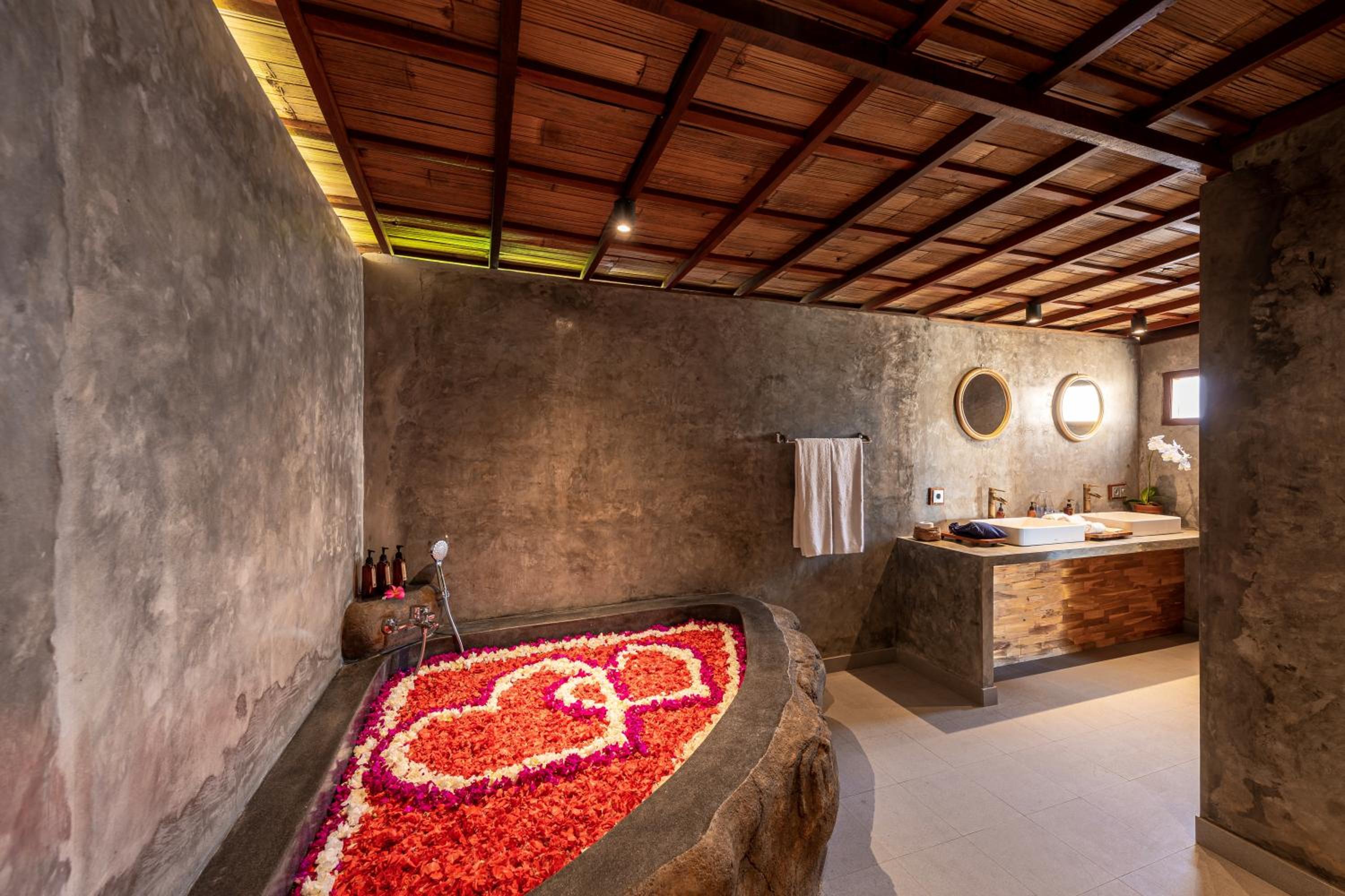 Villa with Private Pool - Photo 4