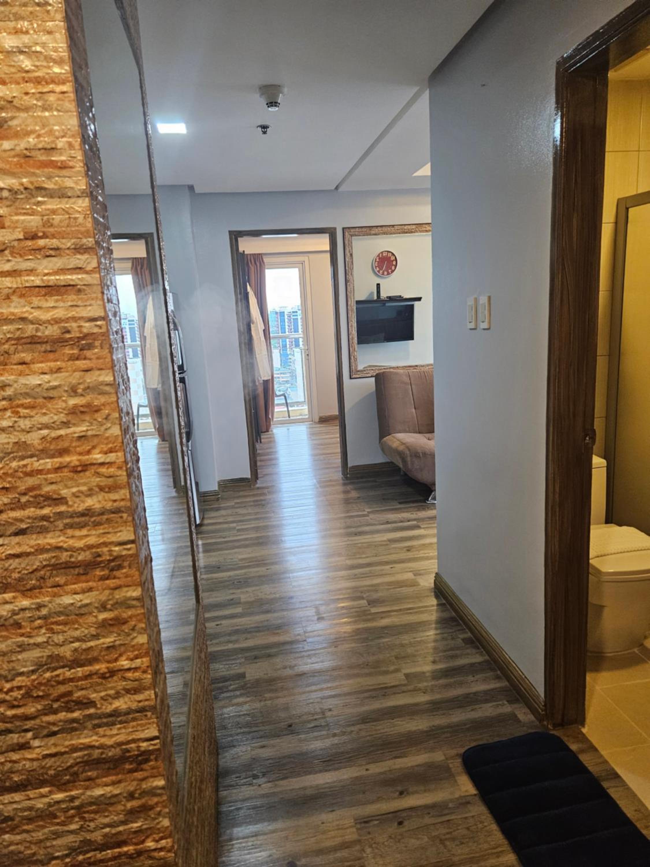 Luxury One Bedroom - Photo 6