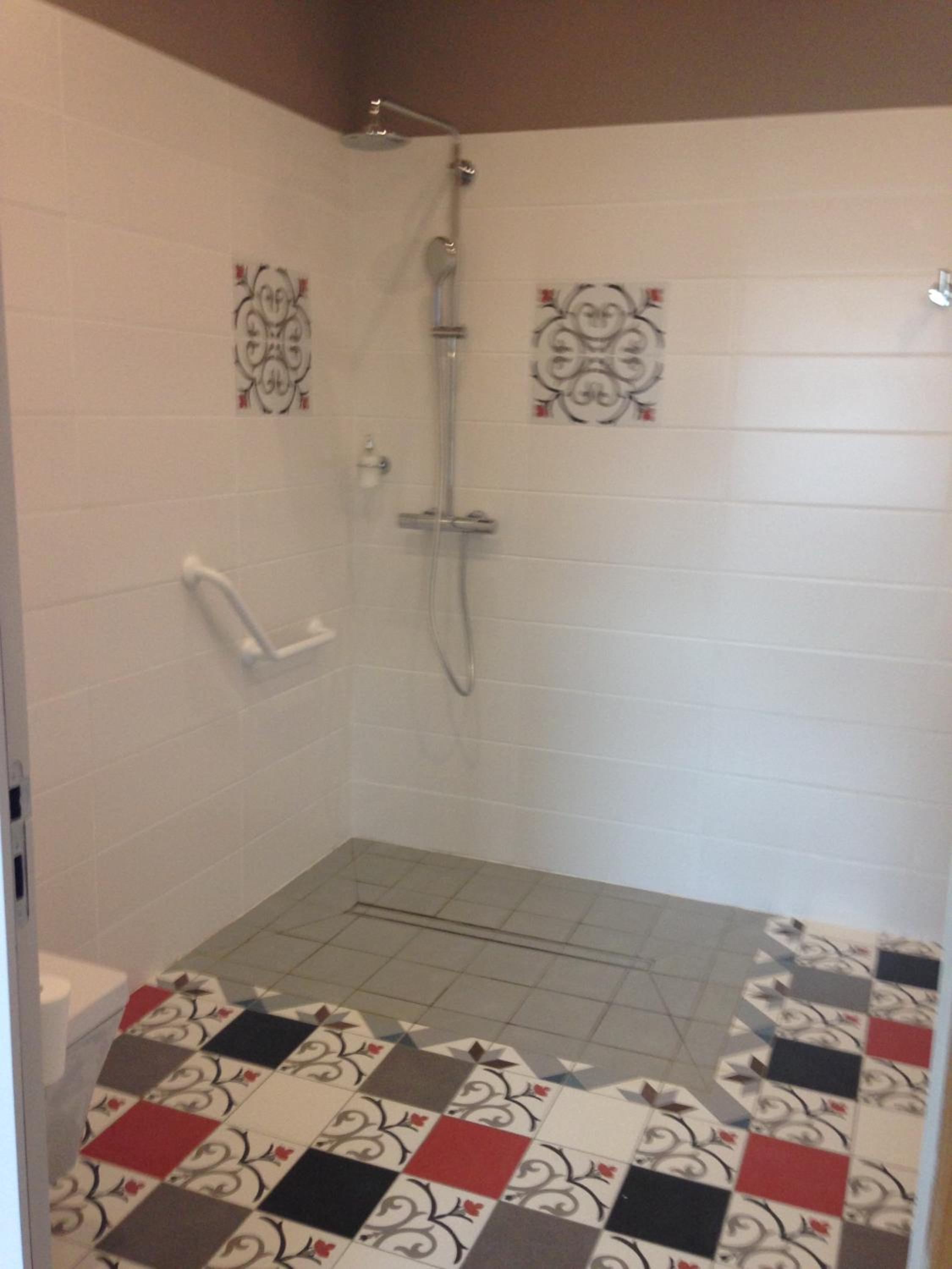 Large Twin Room - Photo 3