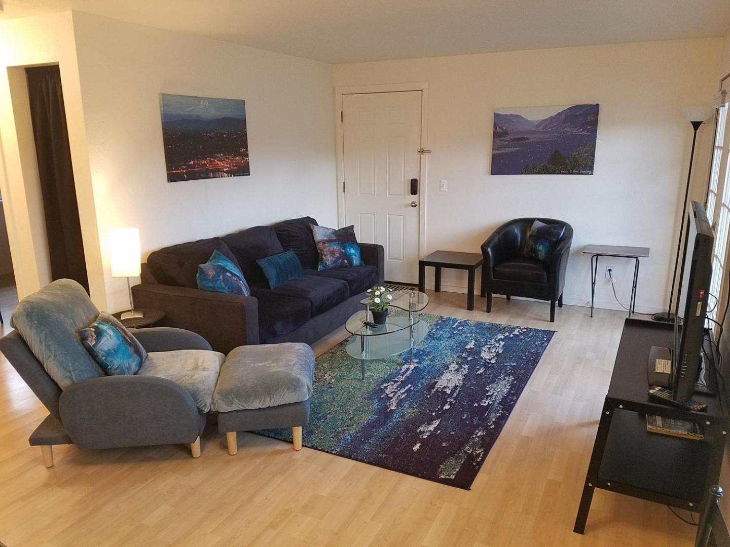 Apartment with Balcony photo 3