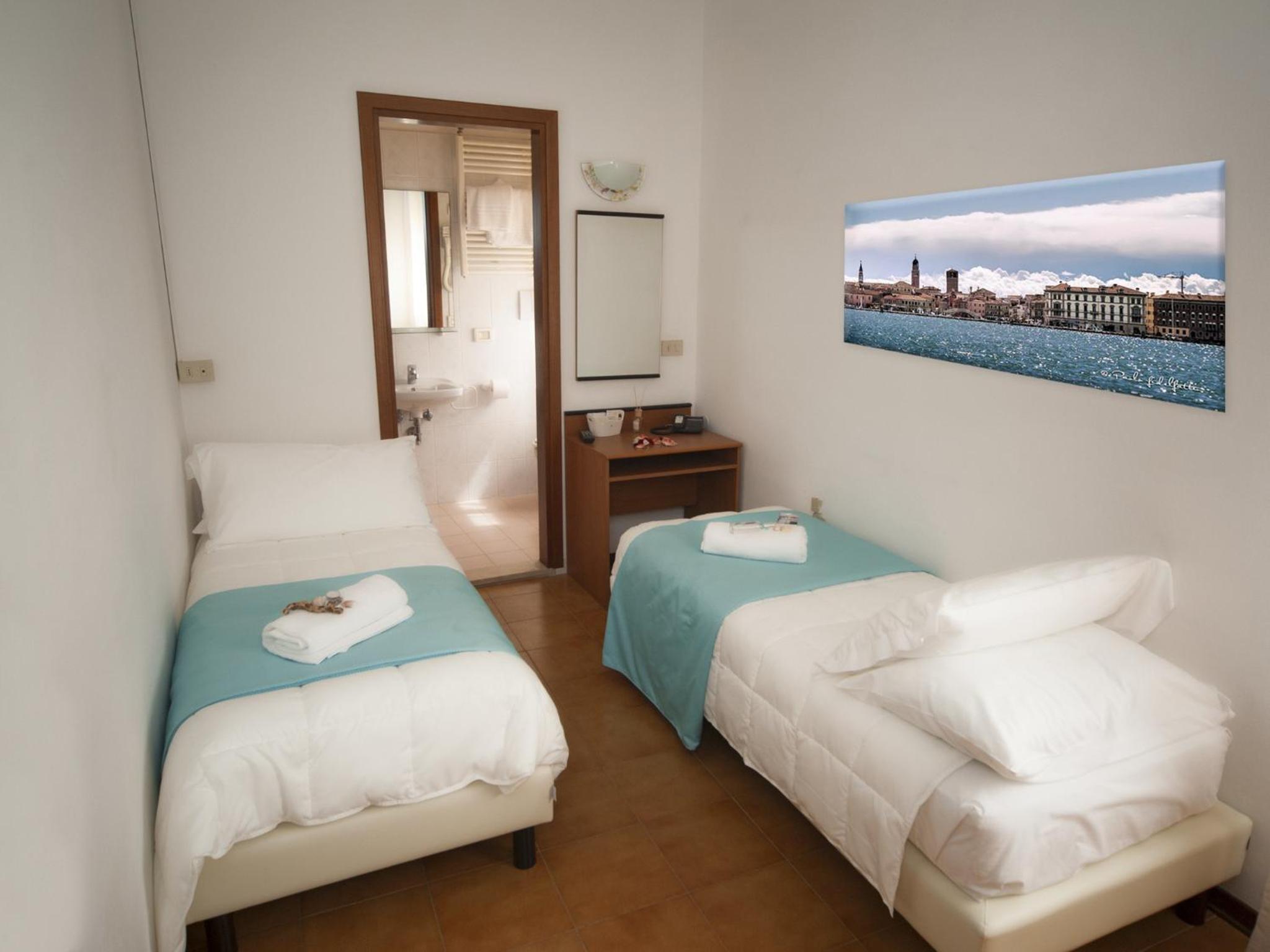 Double or Twin Room photo 3