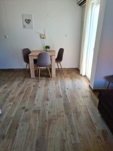 One-Bedroom Apartment - Photo 18