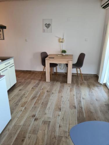 One-Bedroom Apartment - Photo 20