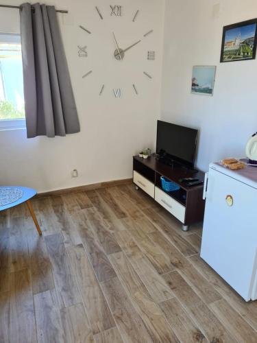 One-Bedroom Apartment - Photo 13