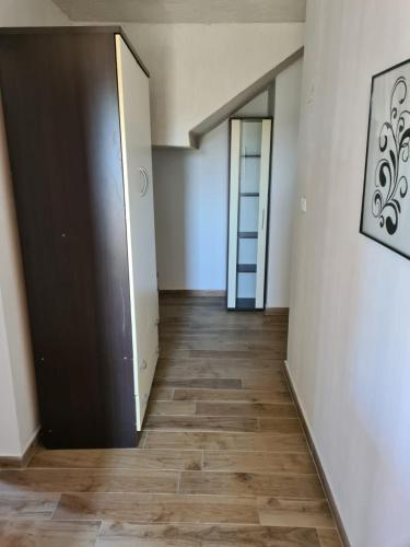One-Bedroom Apartment - Photo 5