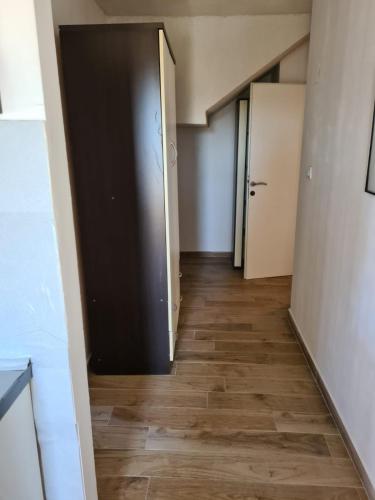 One-Bedroom Apartment - Photo 4
