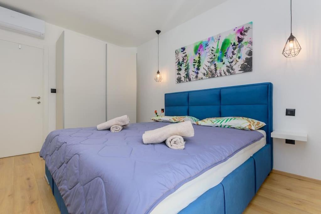 Three-Bedroom Villa photo 1