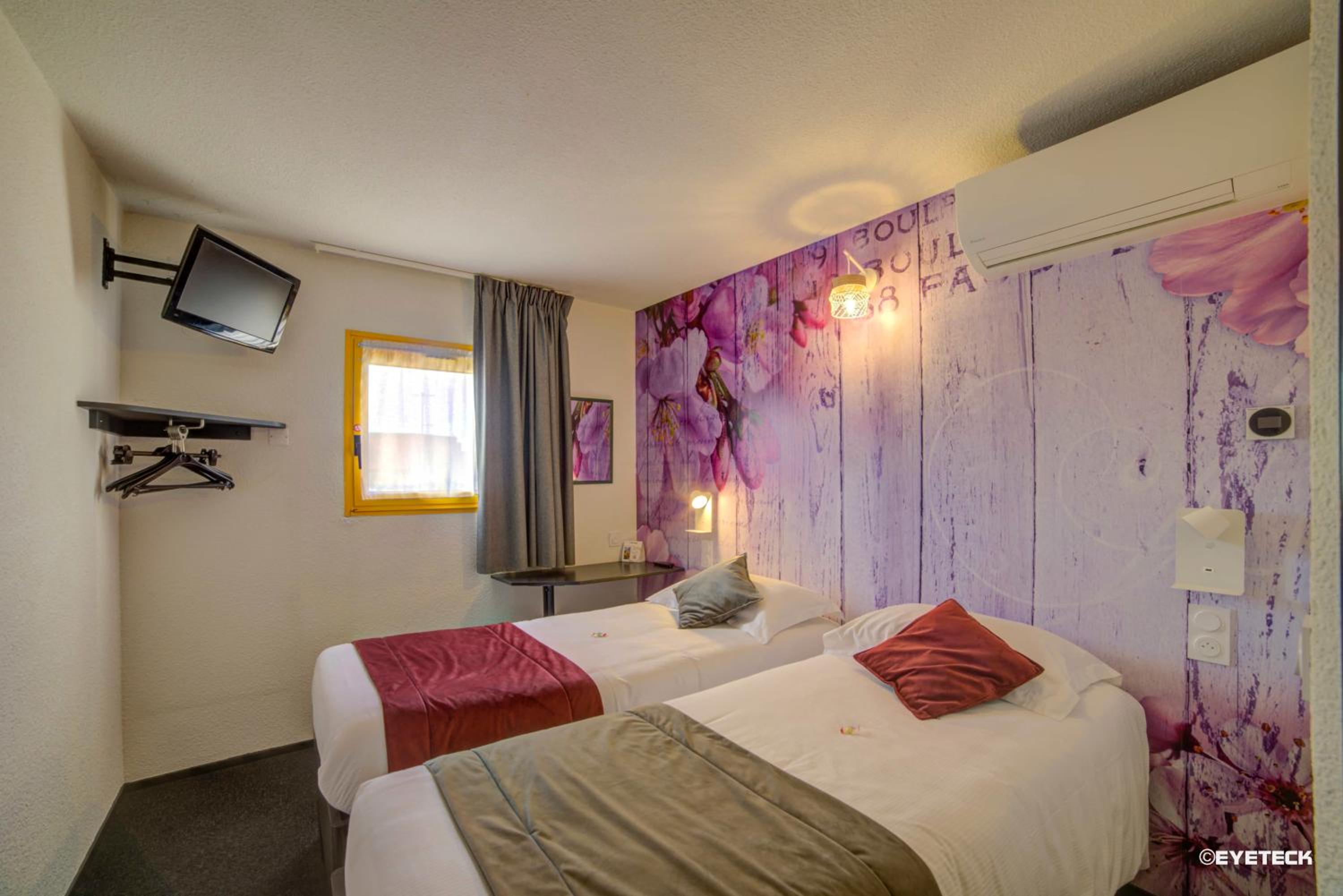 Twin Room - Photo 22