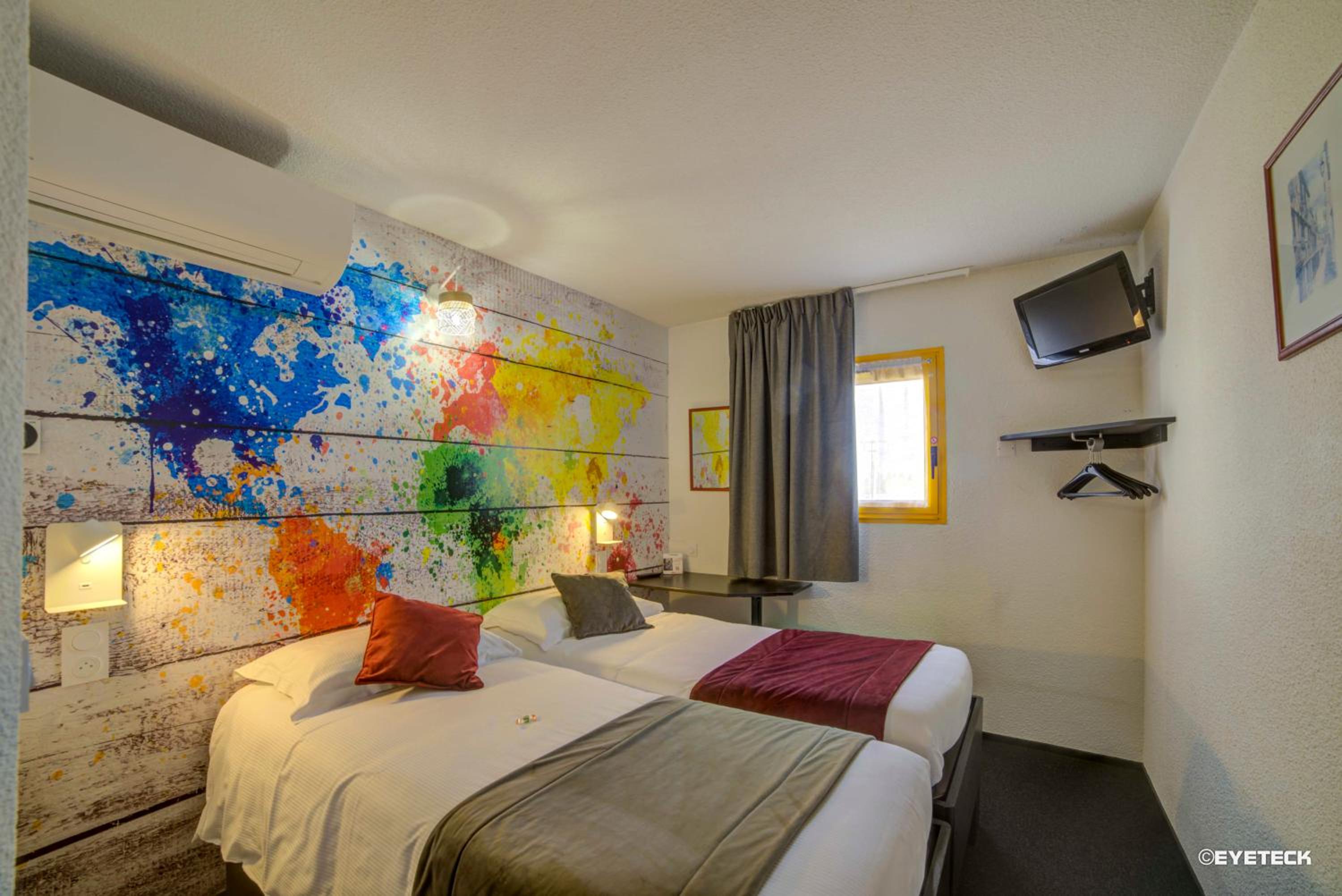 Twin Room - Photo 21