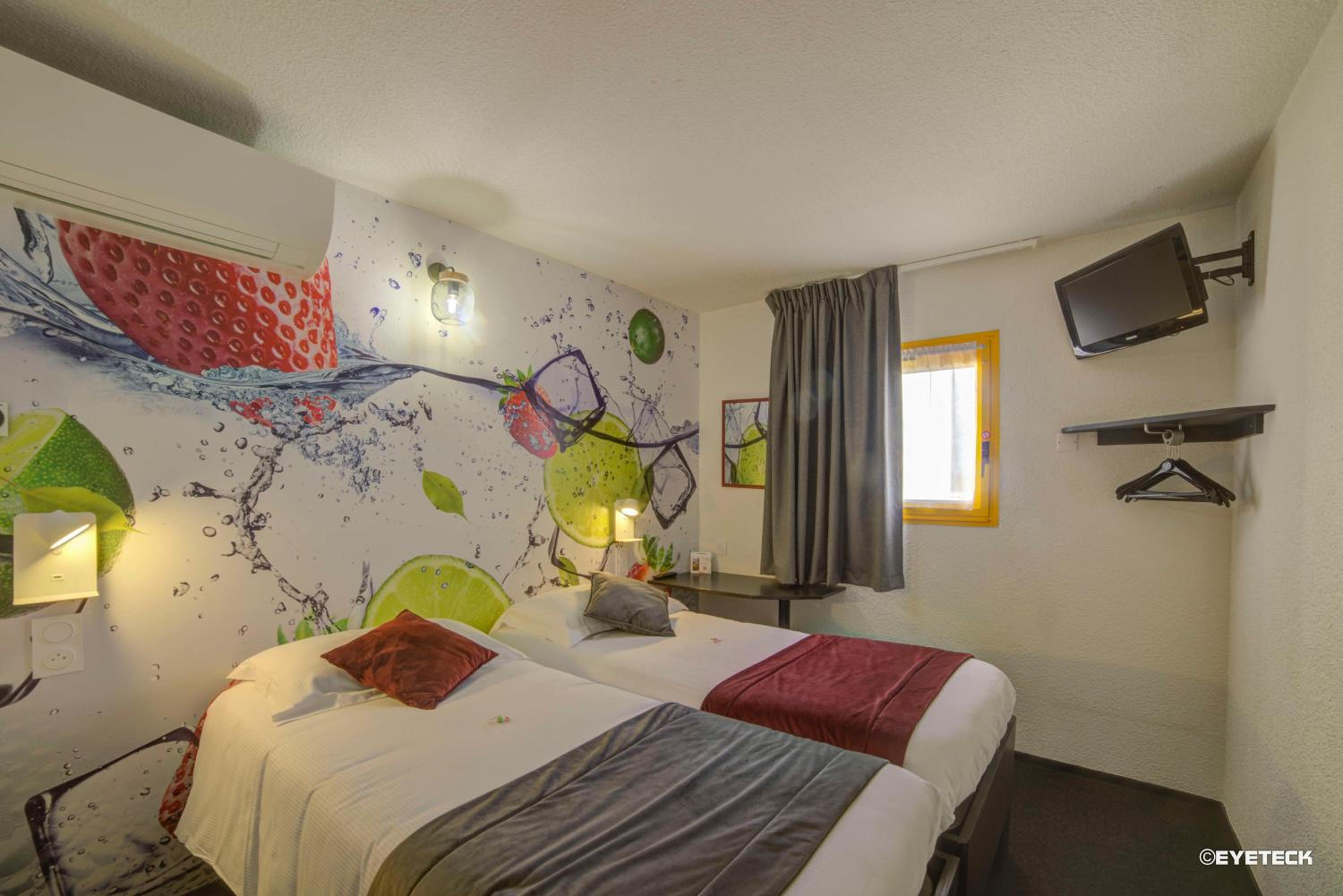 Twin Room - Photo 3
