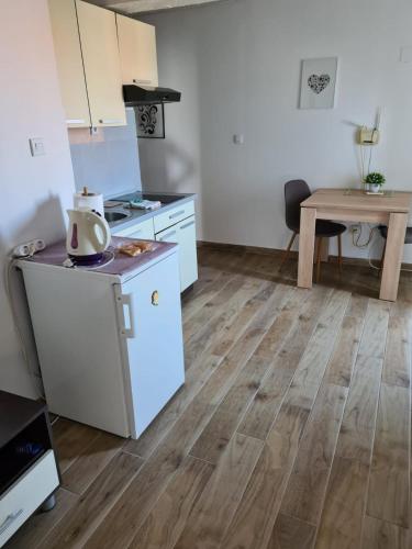 One-Bedroom Apartment - Photo 16