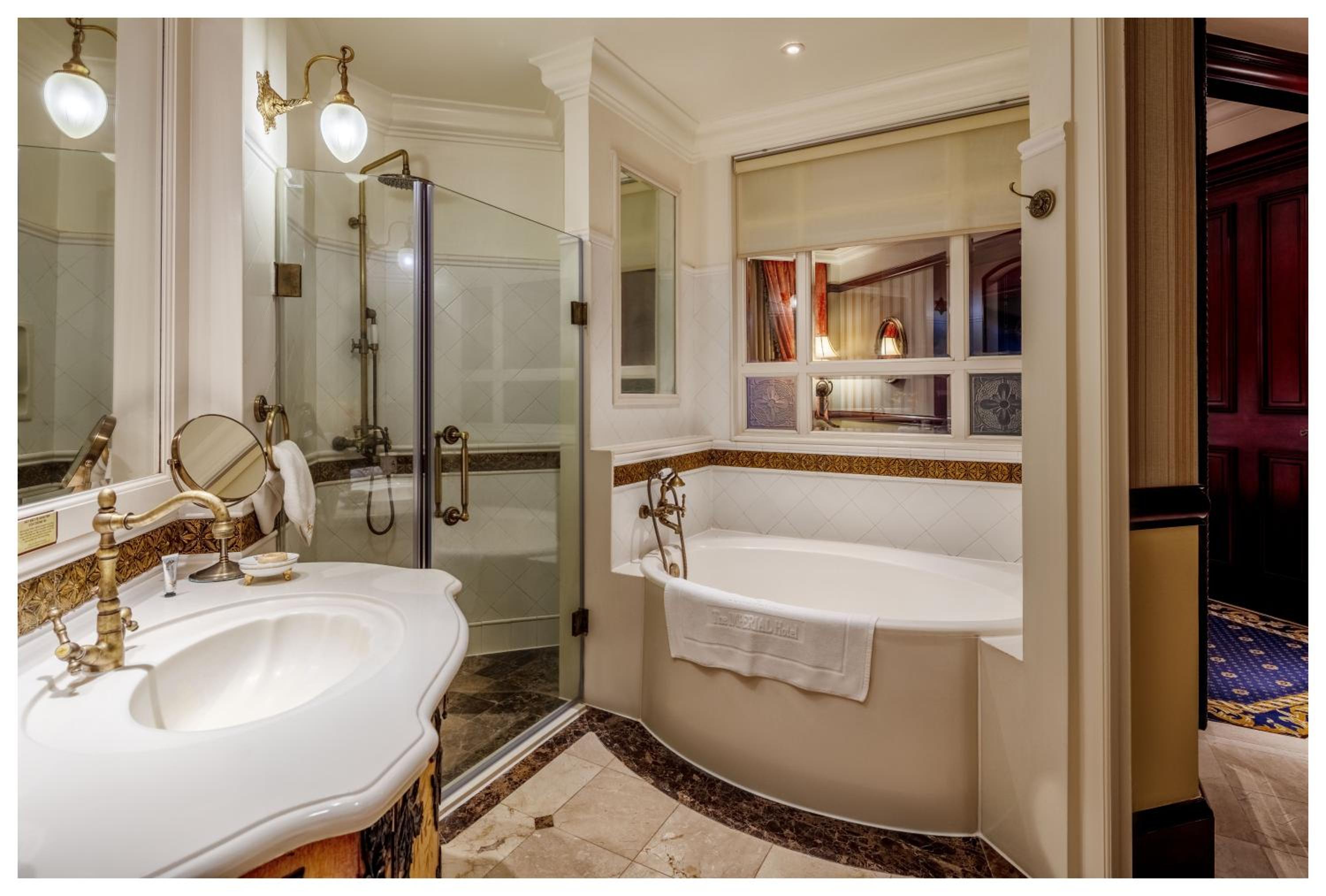Heritage Deluxe Twin Room with Balcony thumbnail 5