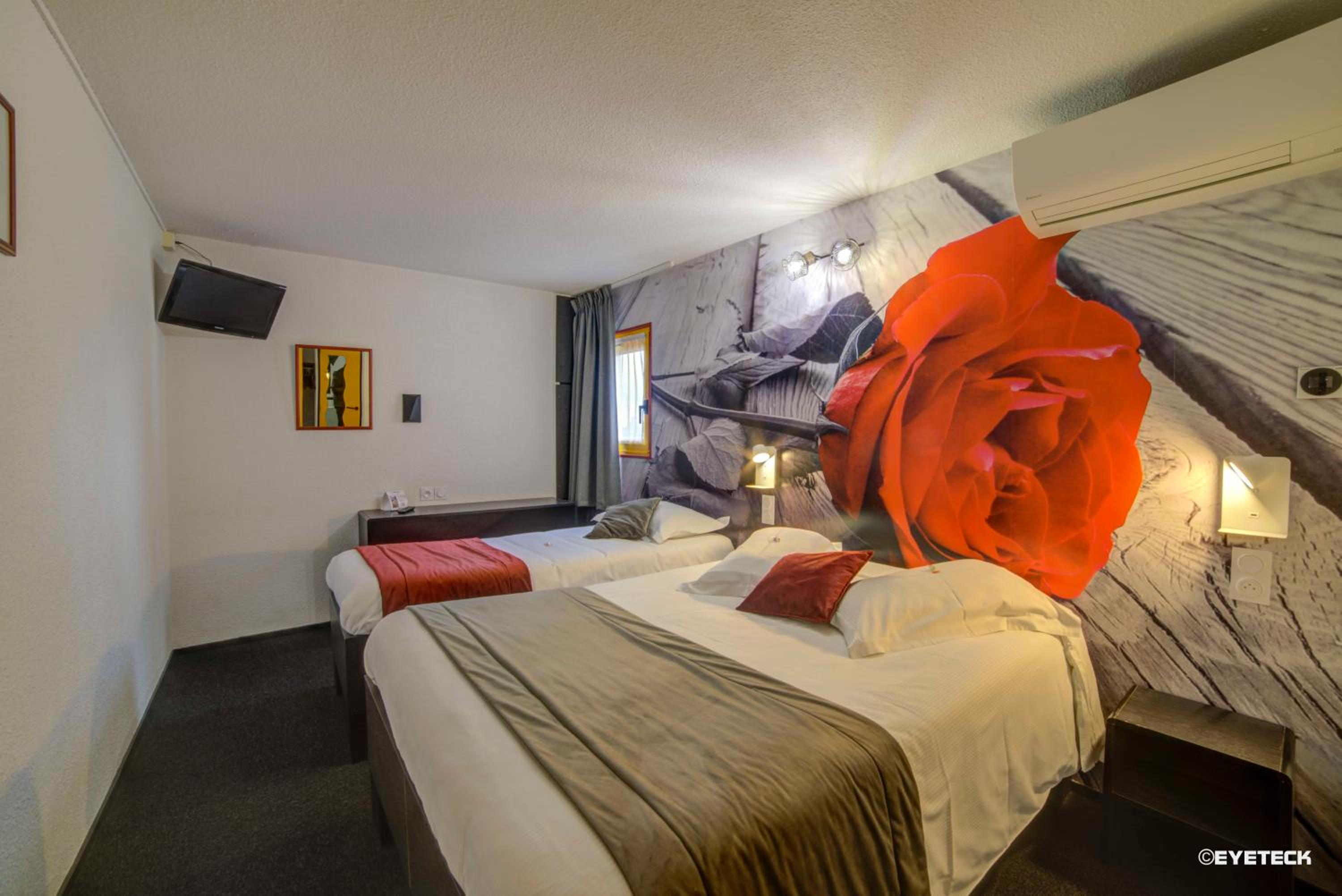 Triple Room with 1 Double Bed and 1 Single Bed - Photo 4