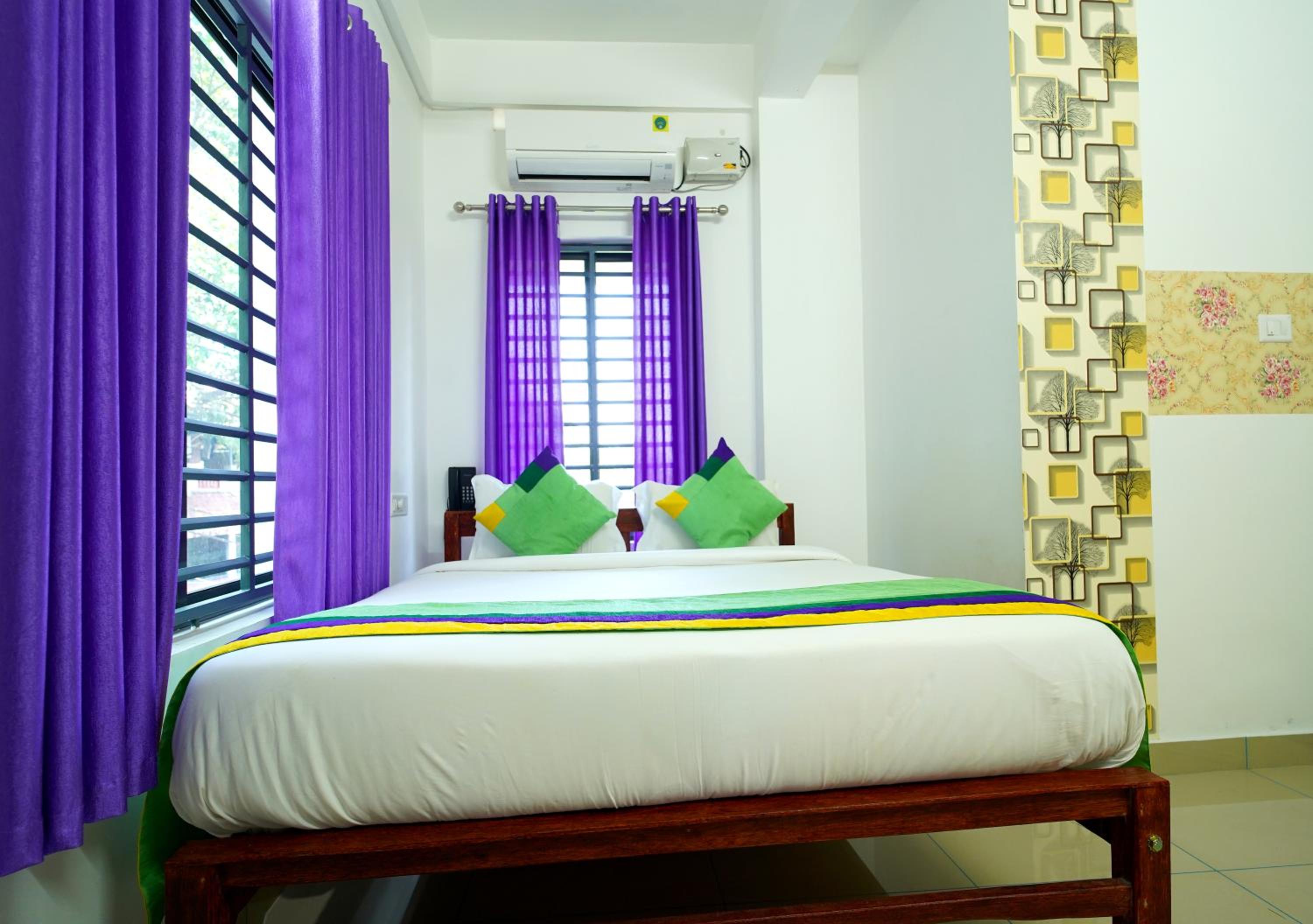 Deluxe Room With Living Area  - Photo 4
