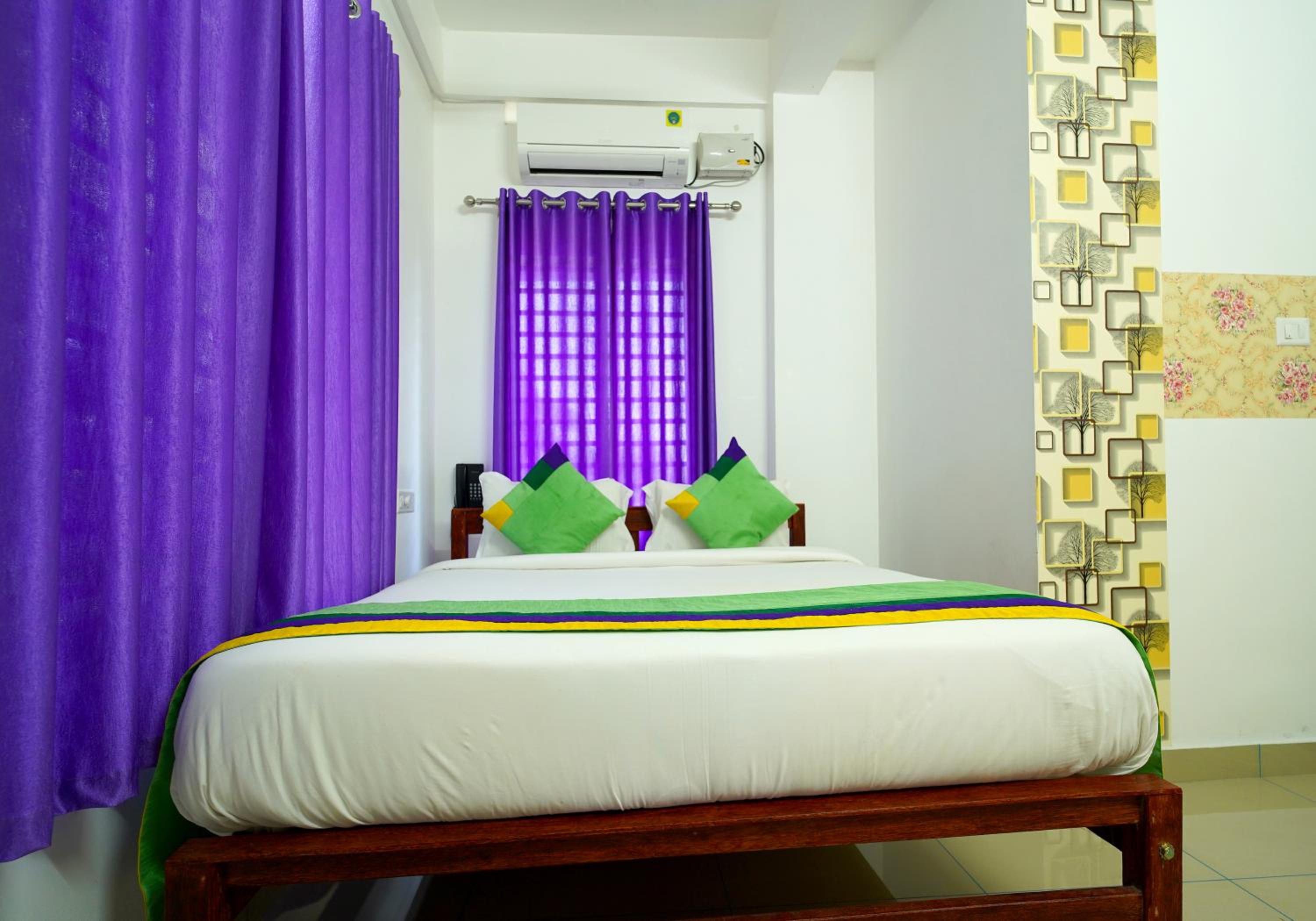 Deluxe Room With Living Area  - Photo 3