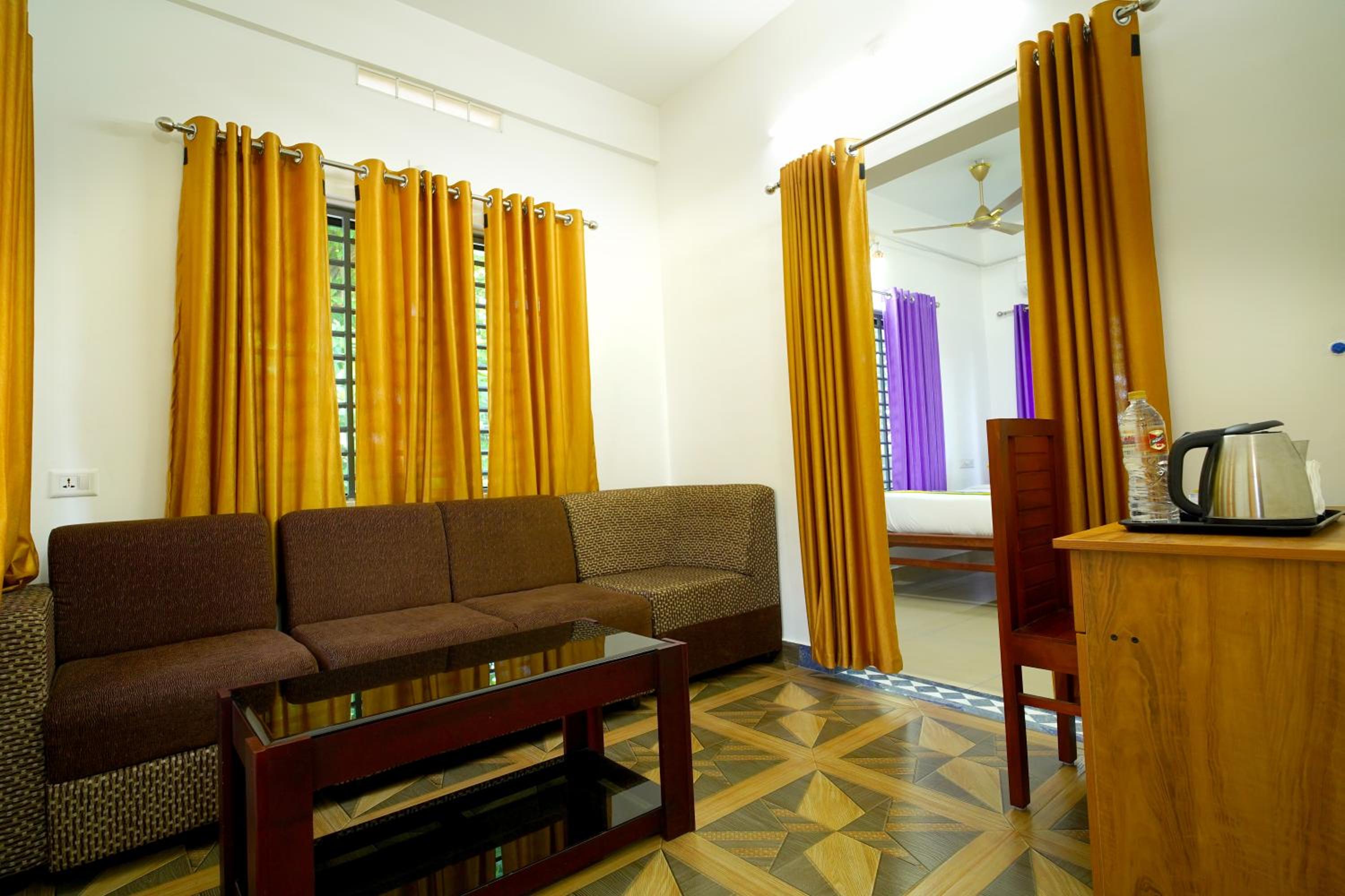 Deluxe Room With Living Area  - Photo 2