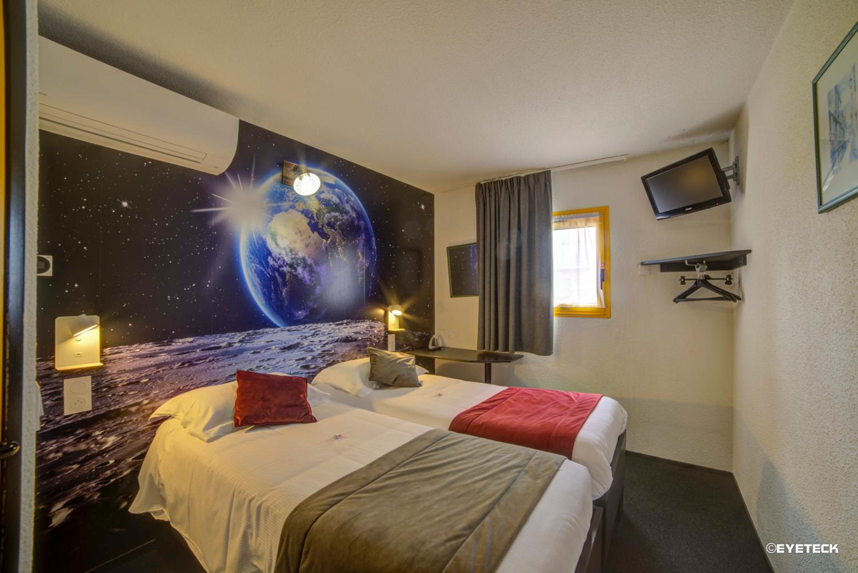 Twin Room - Photo 9
