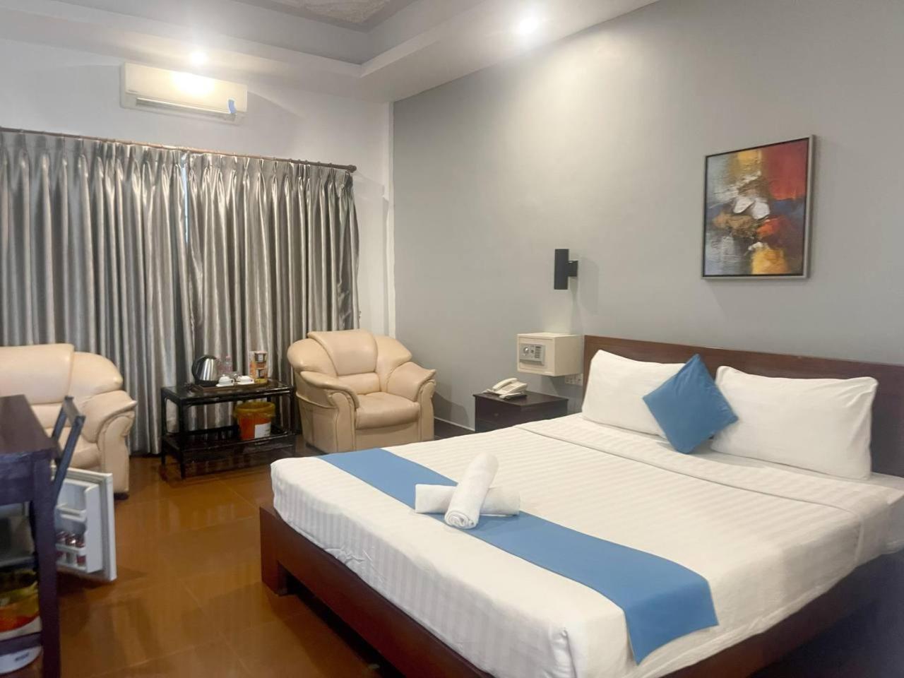 Deluxe King  Room photo 1