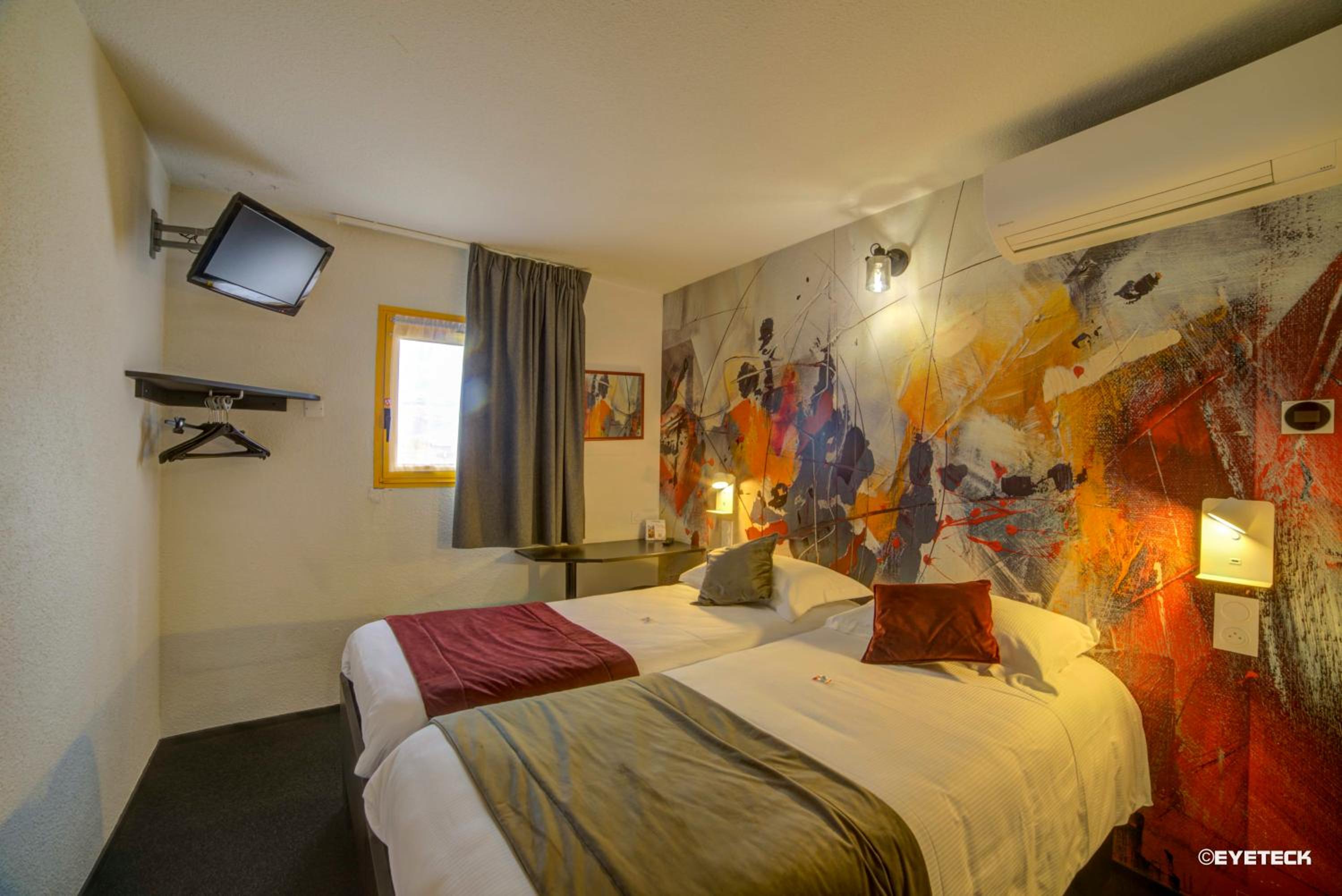 Twin Room - Photo 10