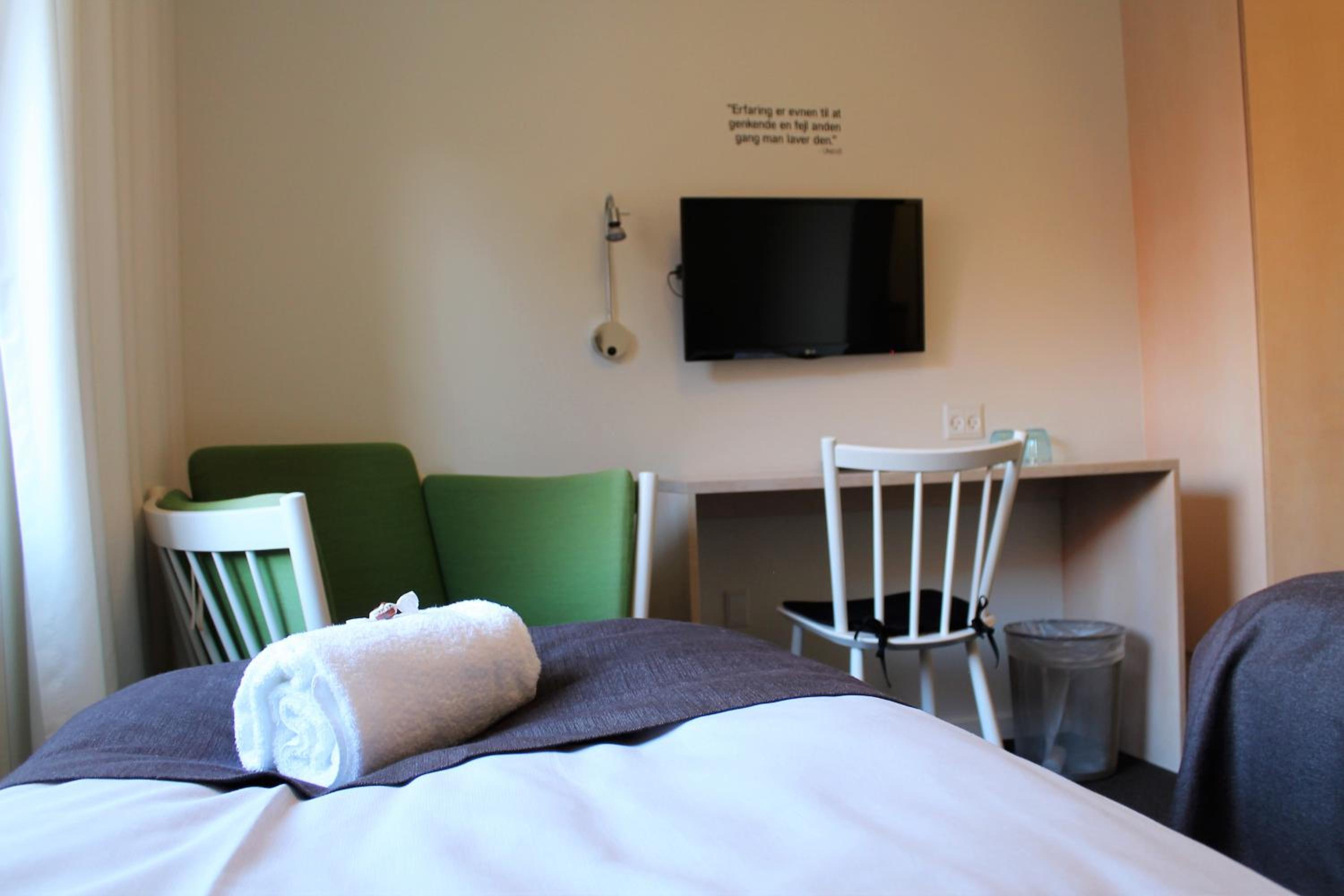 Twin Room - Photo 6