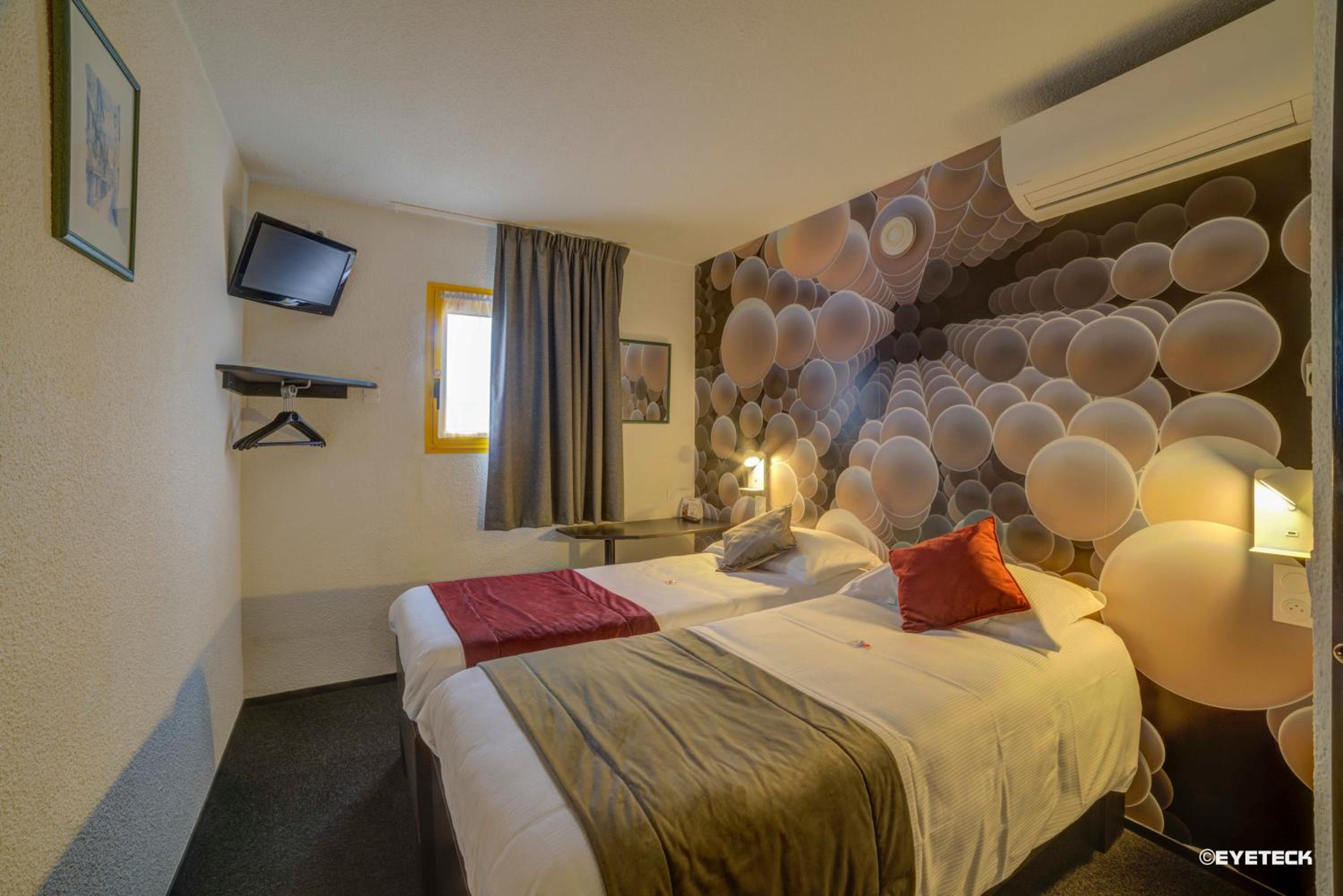Twin Room - Photo 13