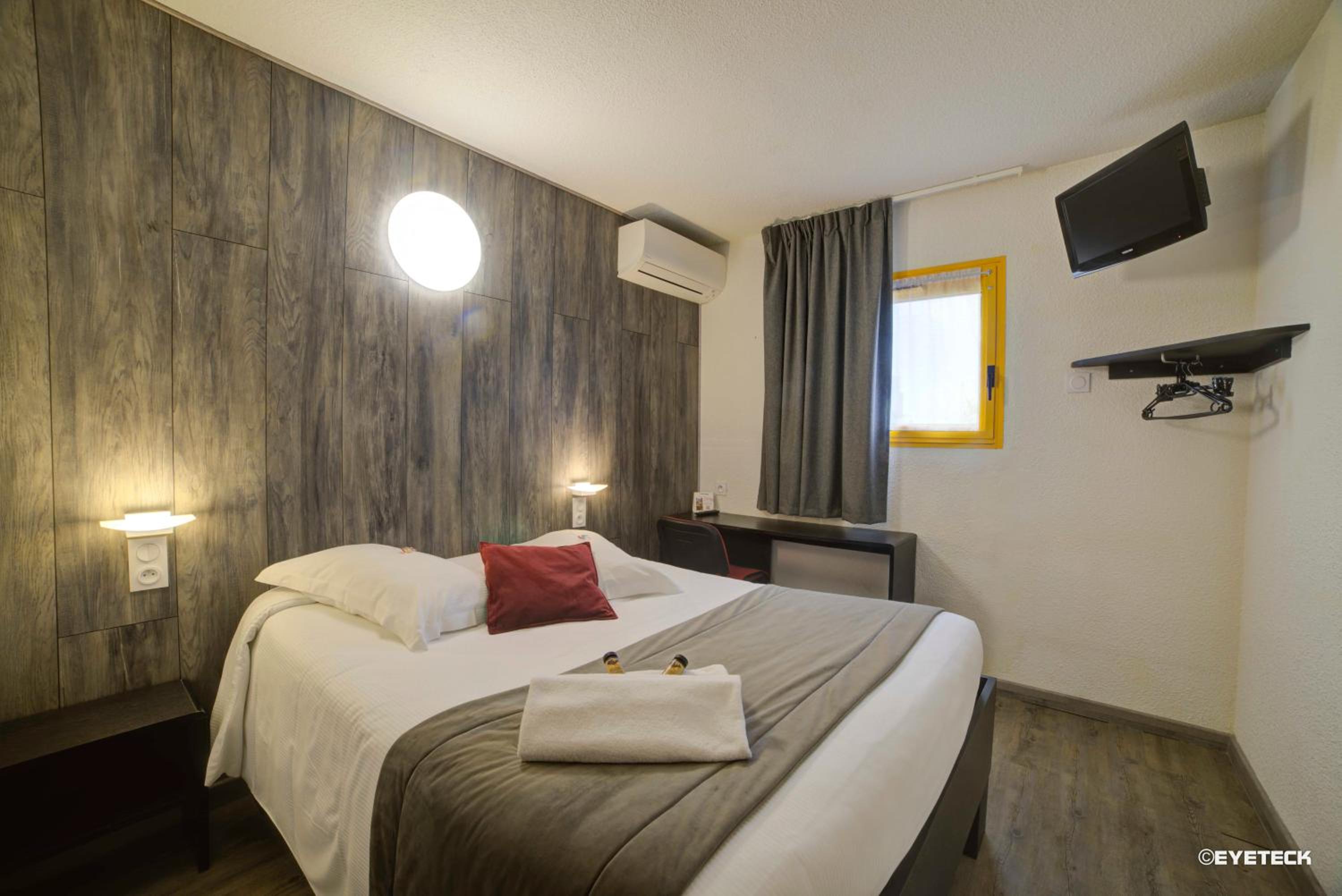 Double Room - Photo 19