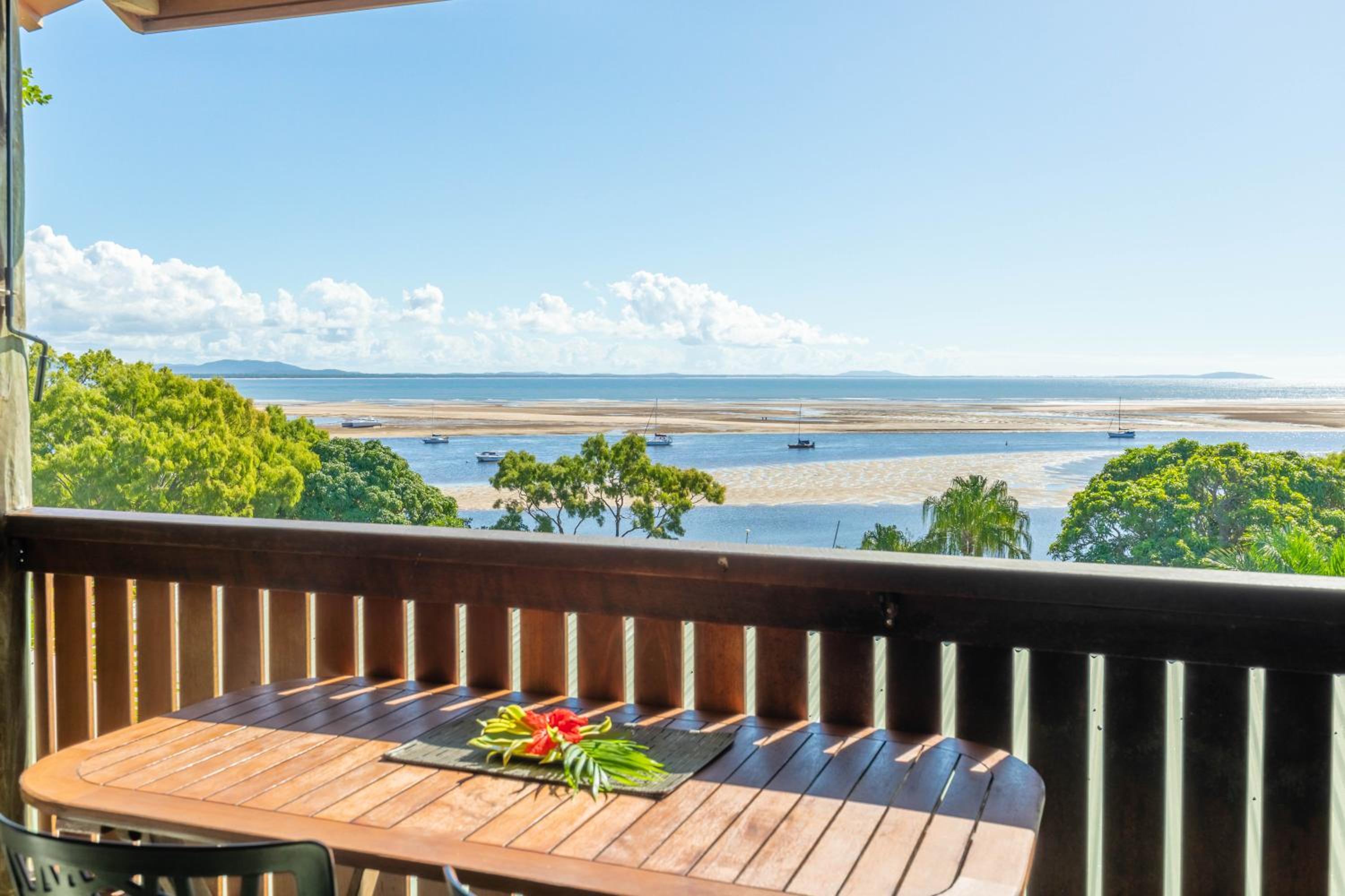 Bungalow with Ocean View - Tree House photo 2