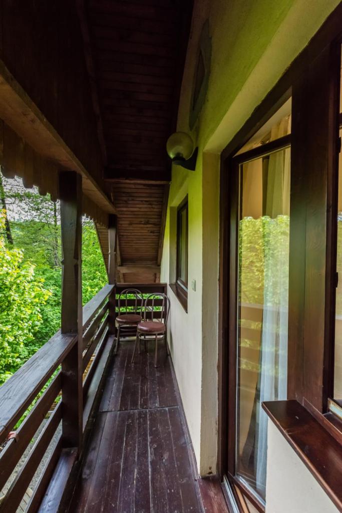 Queen Room with Balcony - Photo 2