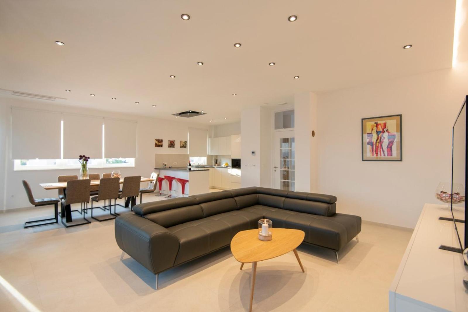 Villa photo 3