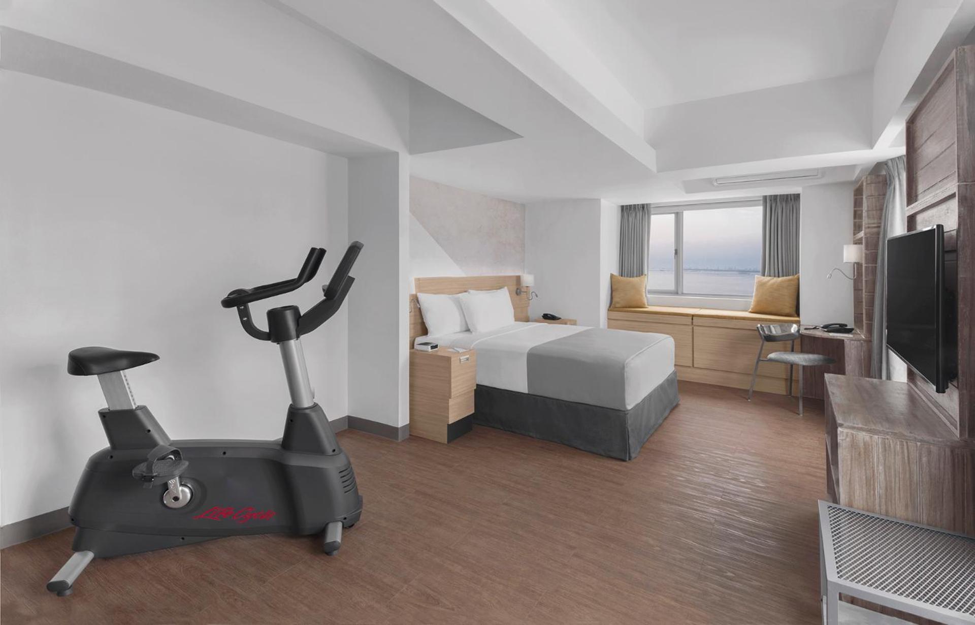 Queen Fitness Room - Non-Smoking