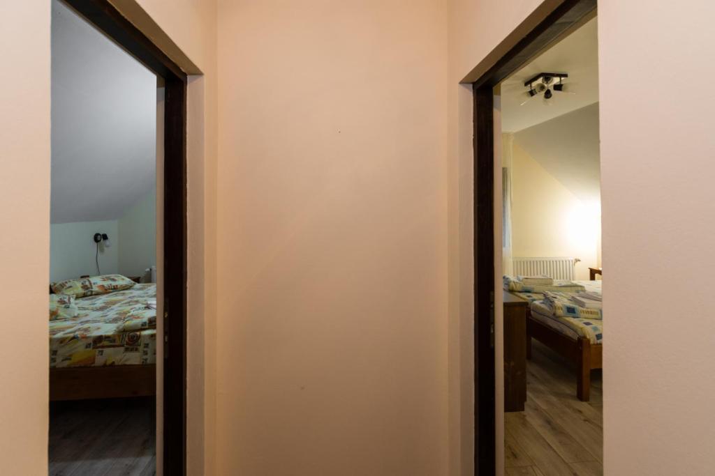 Apartment with Balcony - Photo 4