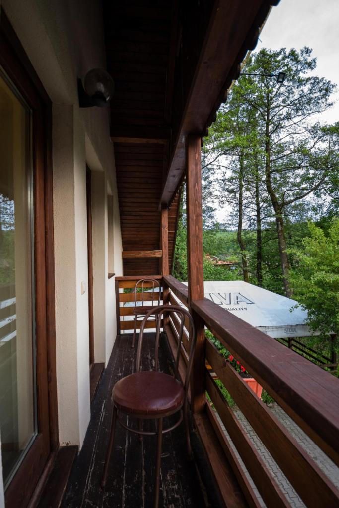 Apartment with Balcony - Photo 5