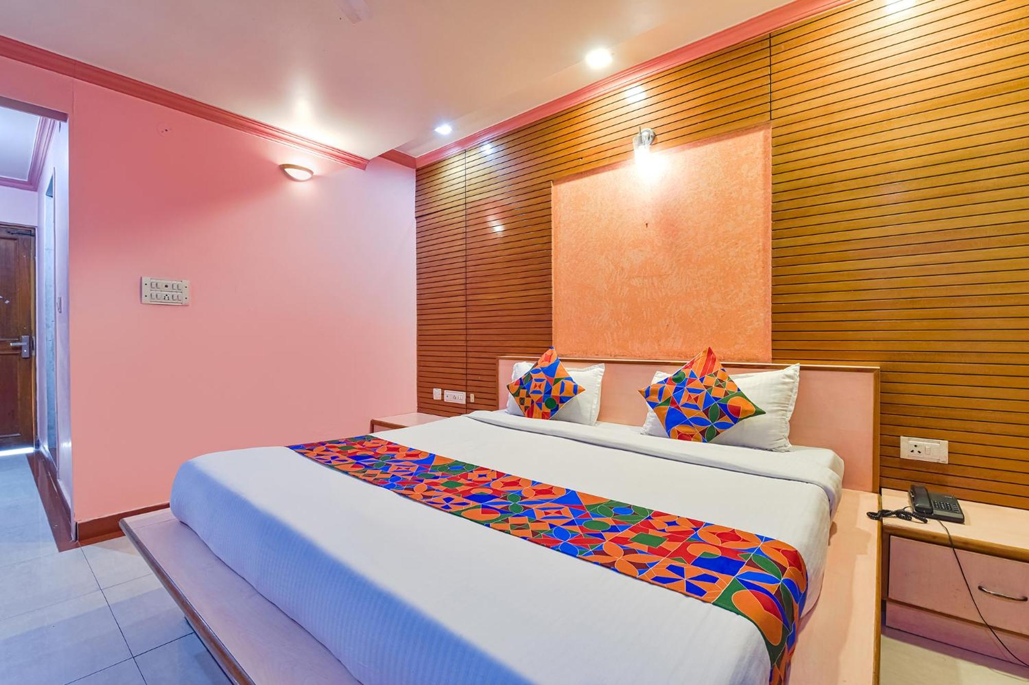 Deluxe Room - Photo 4
