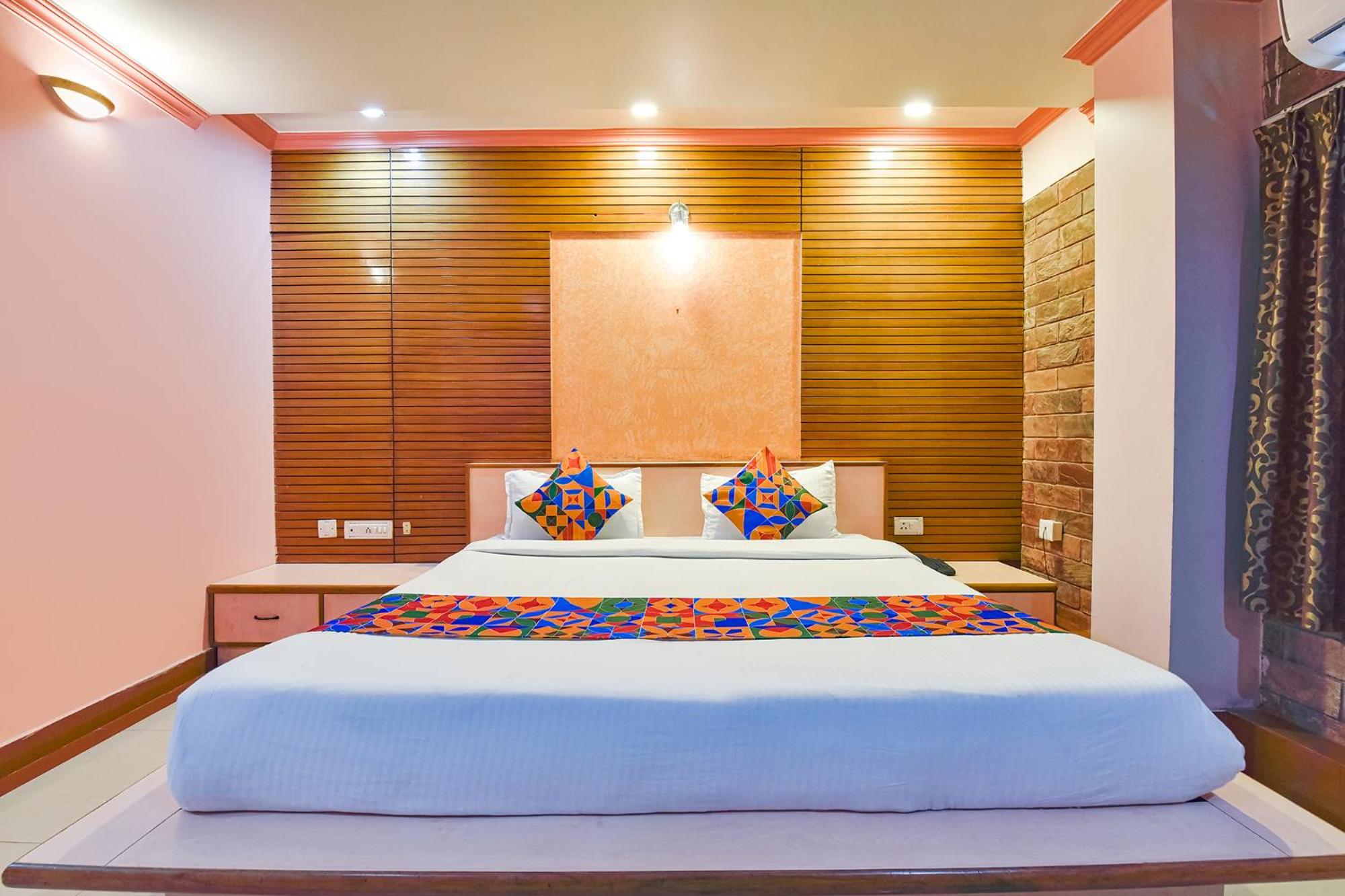 Deluxe Room - Photo 2