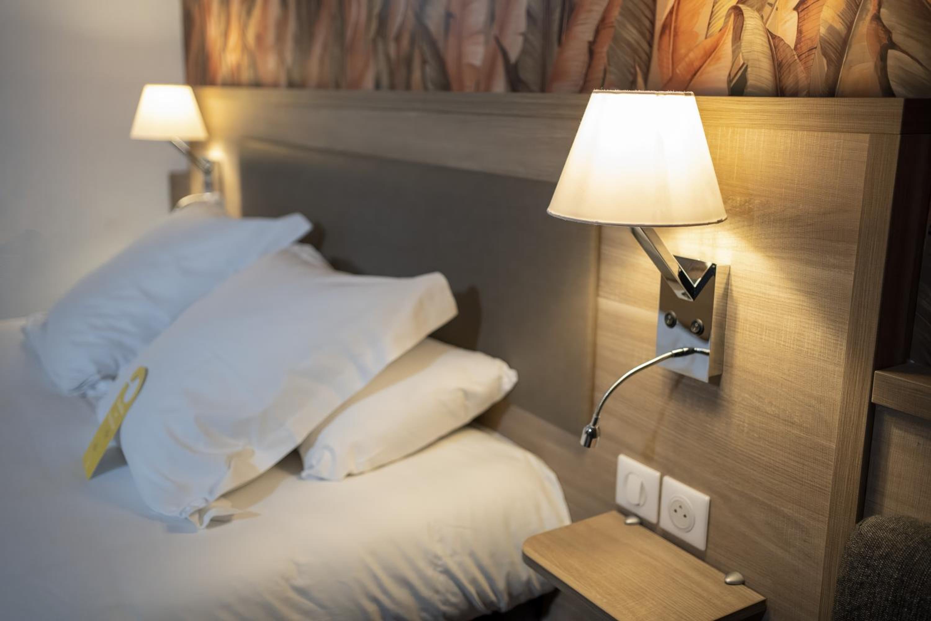 Standard Room - 1 Queen Bed - Photo 11