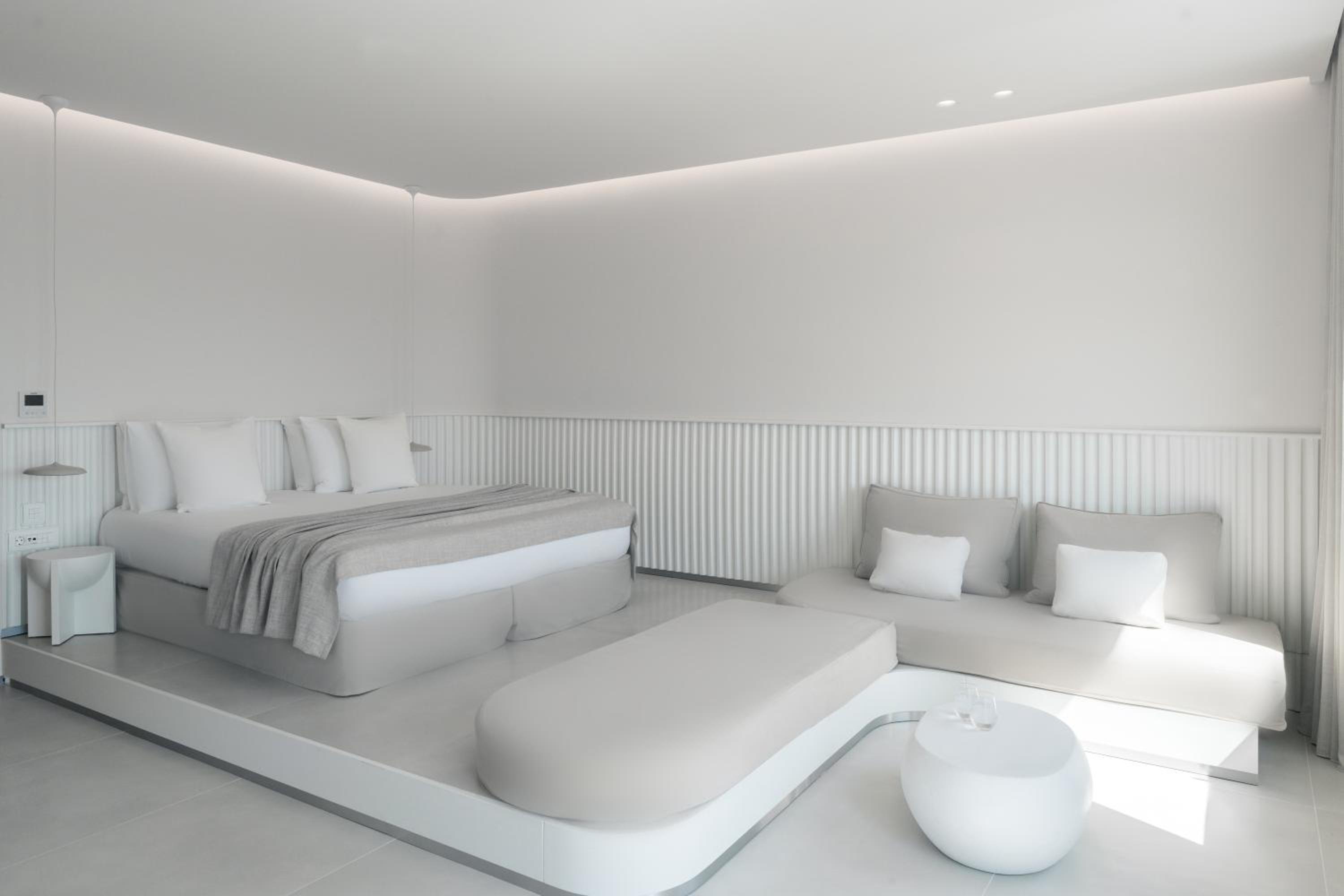 Superior Suite with Sea View - Photo 27