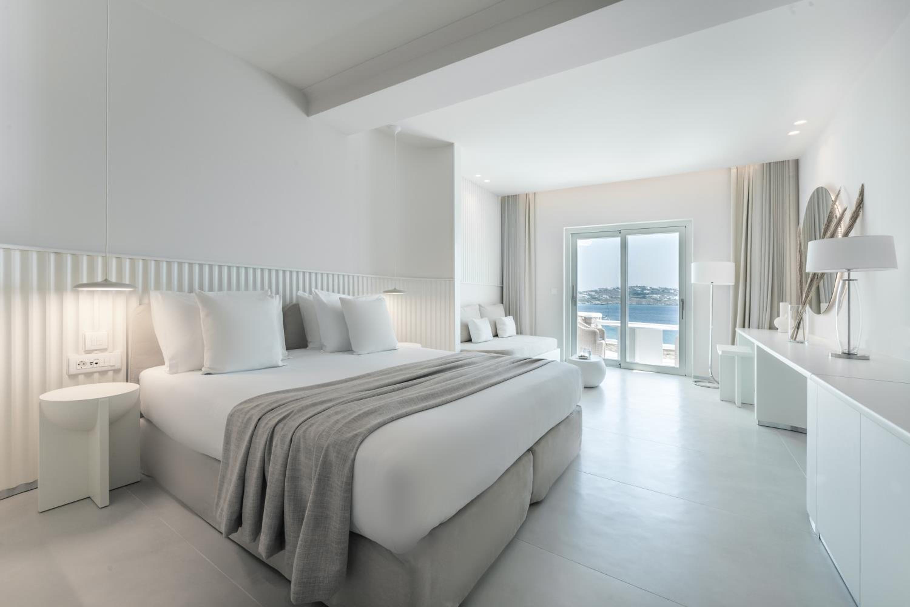 Superior Suite with Sea View - Photo 5
