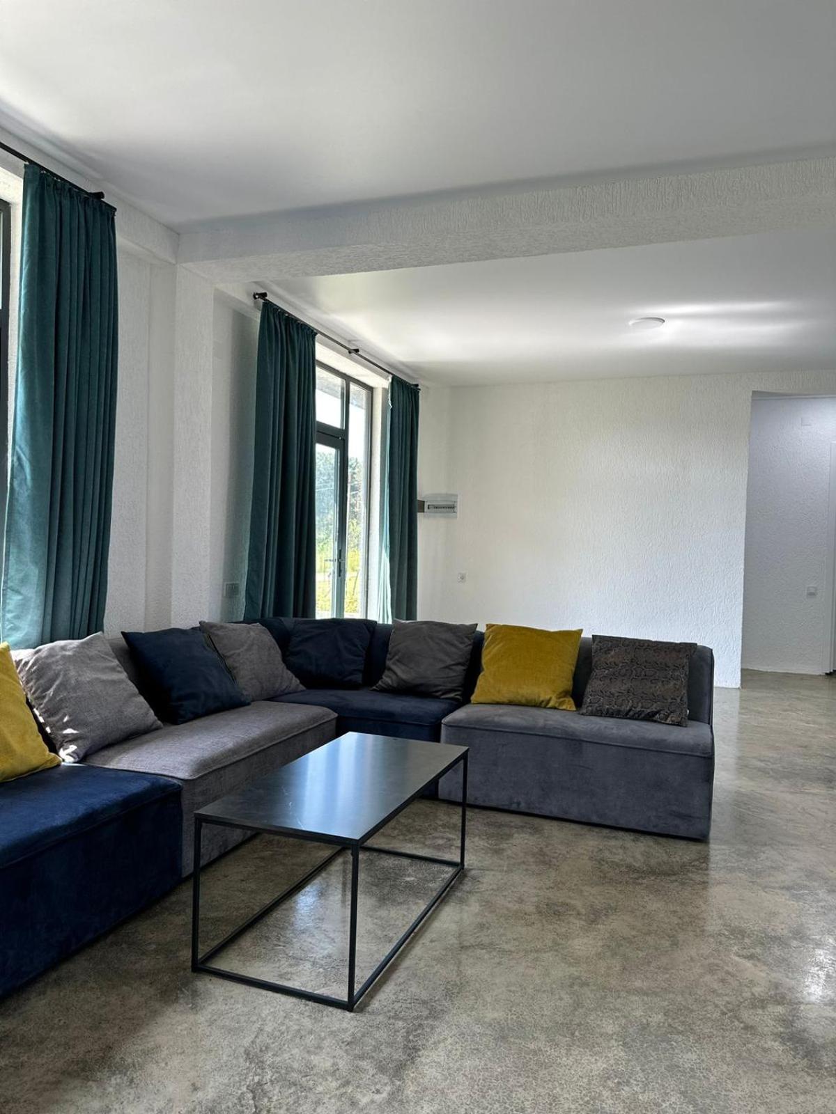 Villa photo 1